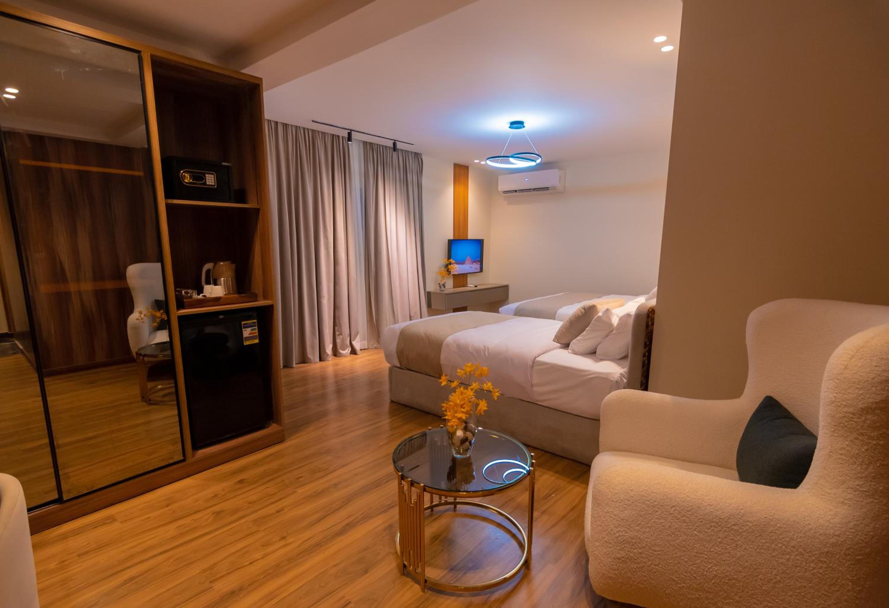 Suite with City View photo 1