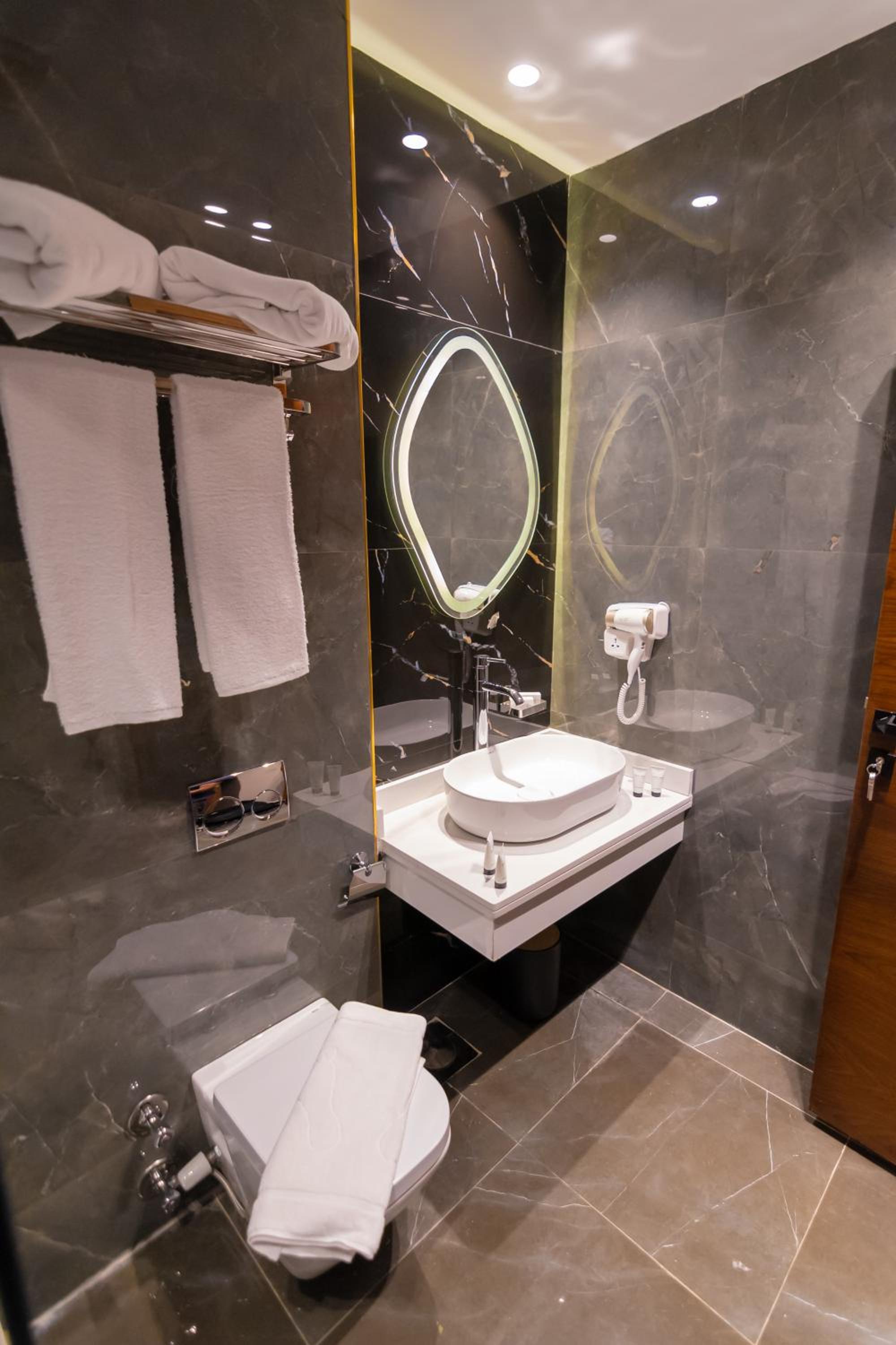 Suite with City View photo 3