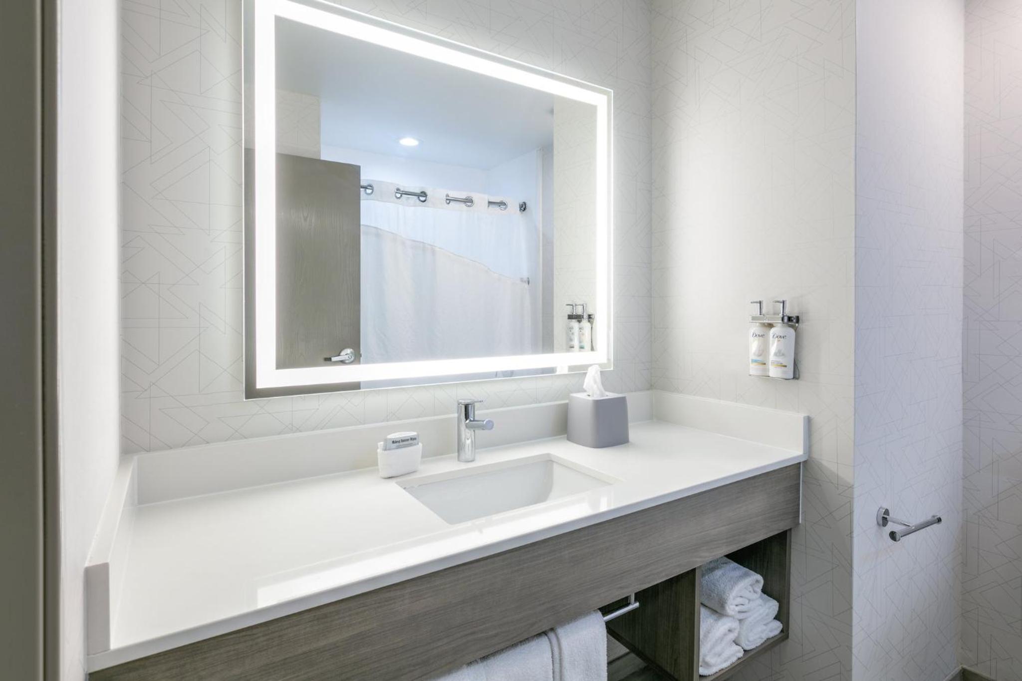 Standard Queen Room with Two Queen Beds and Mobility Accessible Roll-In Shower - Photo 6