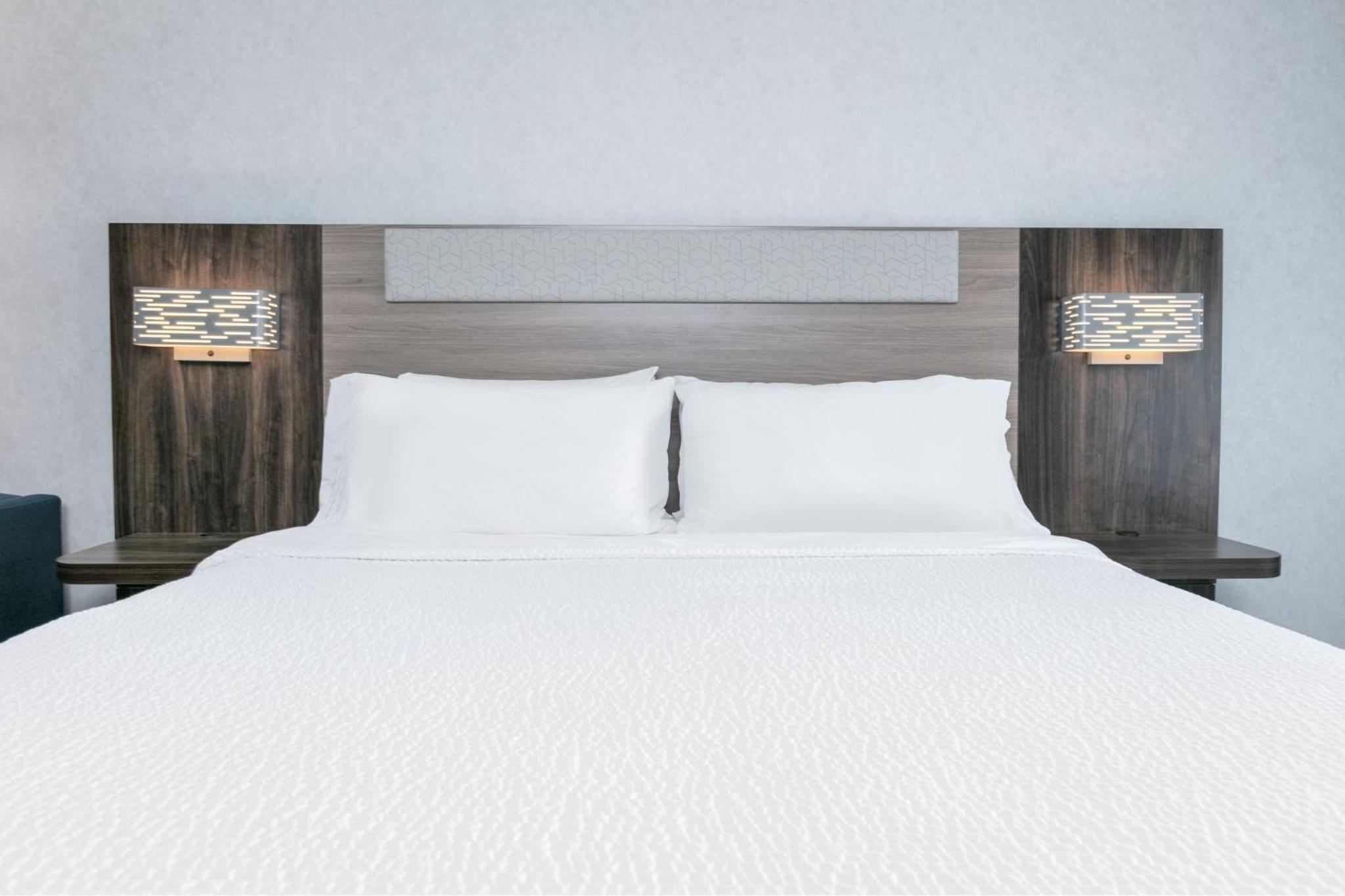 Standard King Room - Photo 5