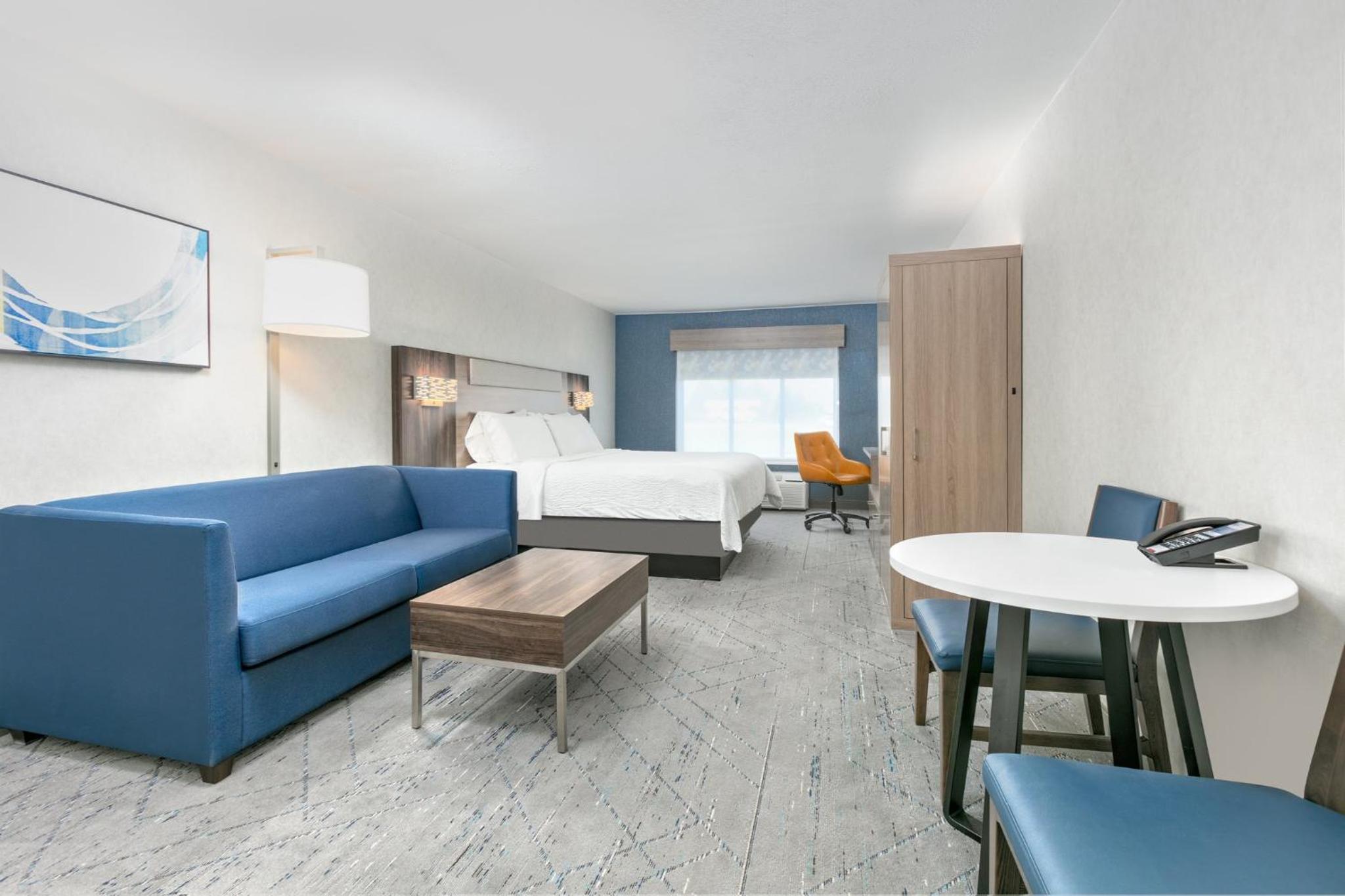 King Suite with Sofa Bed - Photo 11
