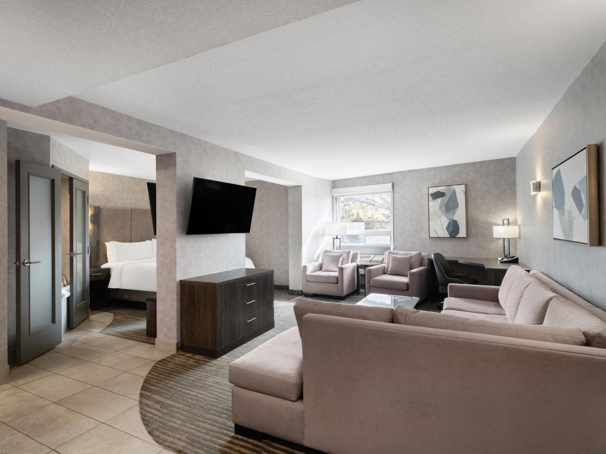 King Suite with Spa Bath photo 2