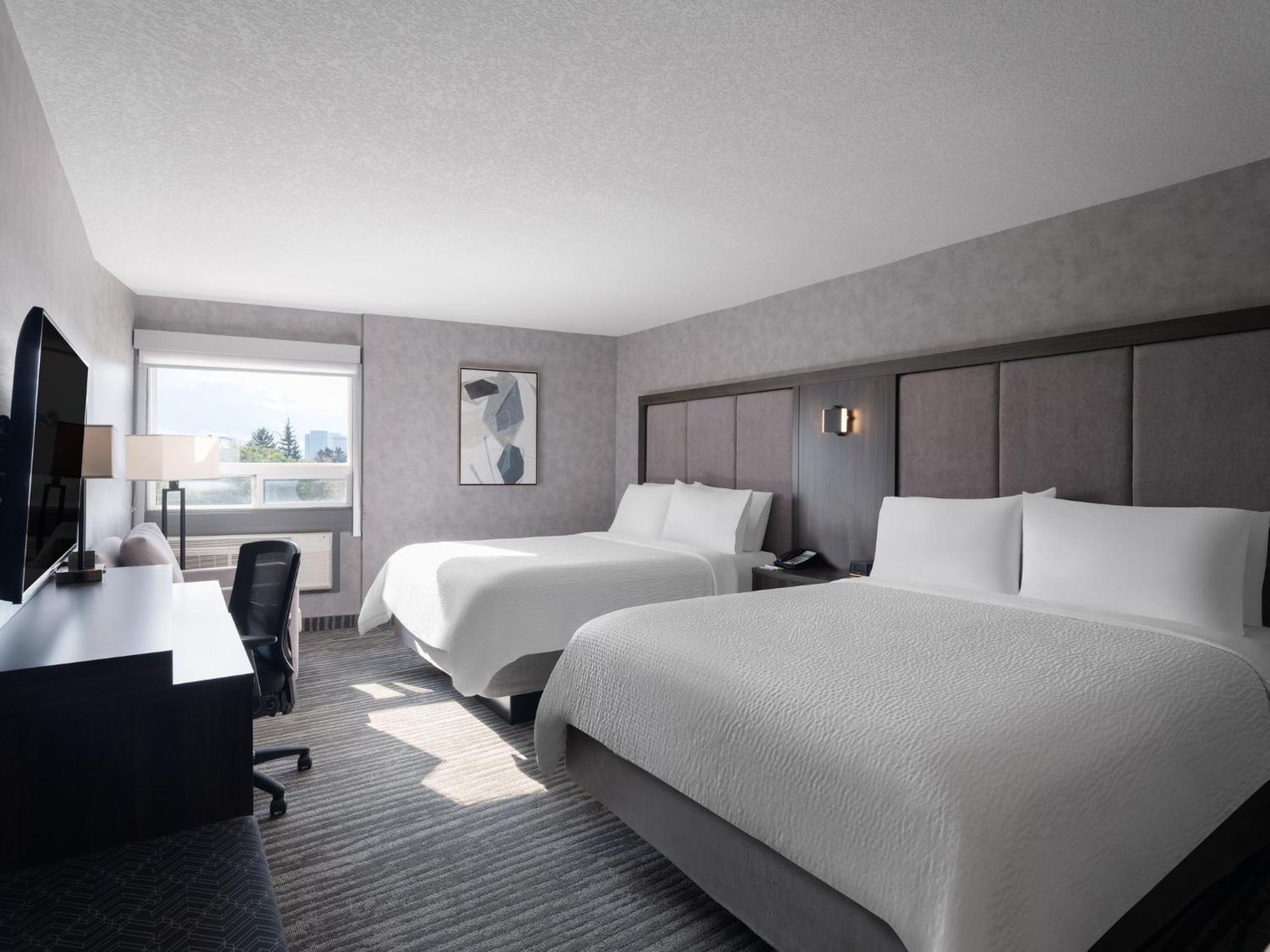 Standard Room with Two Queen Beds photo 2