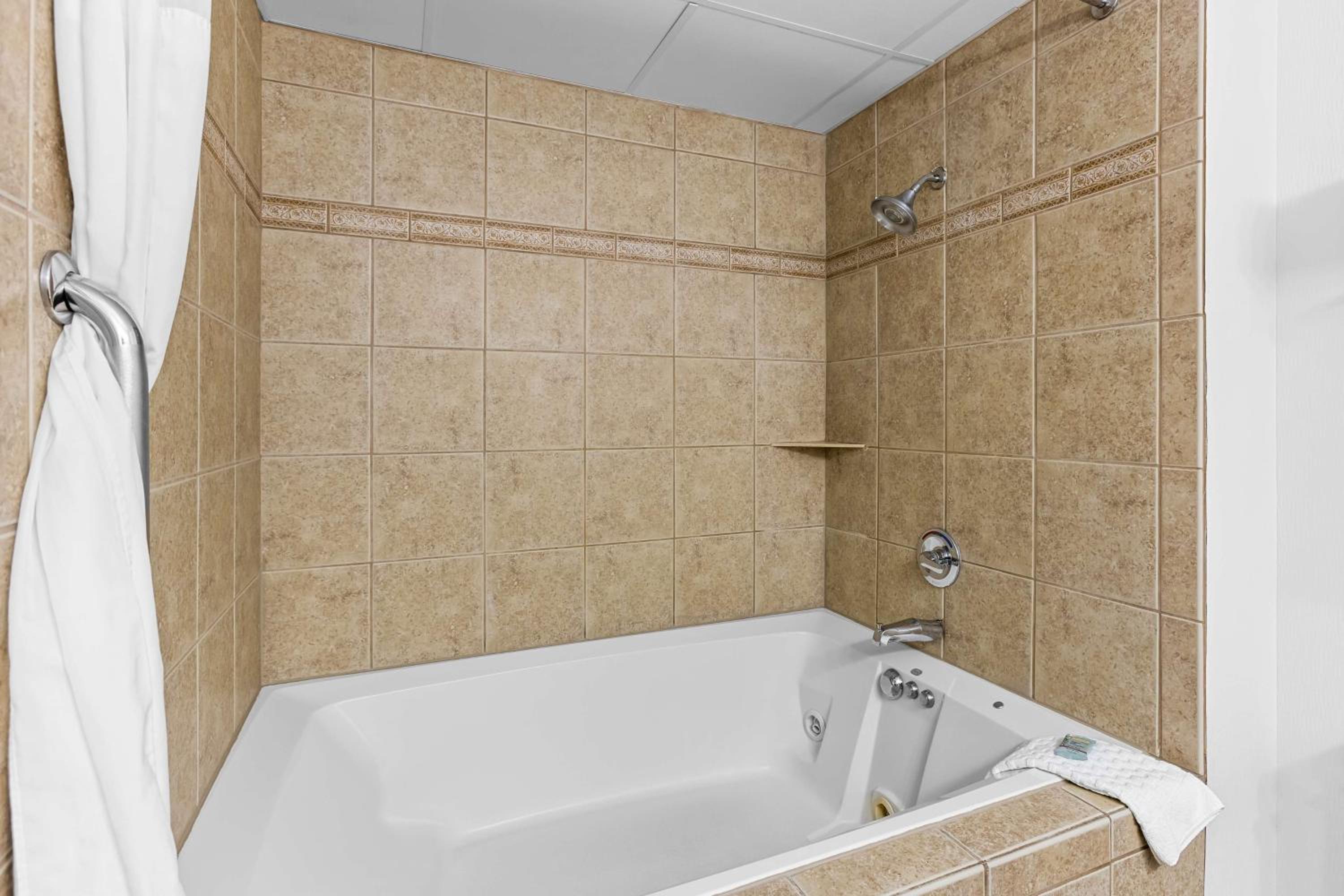 King Room with Spa Bath - Photo 7