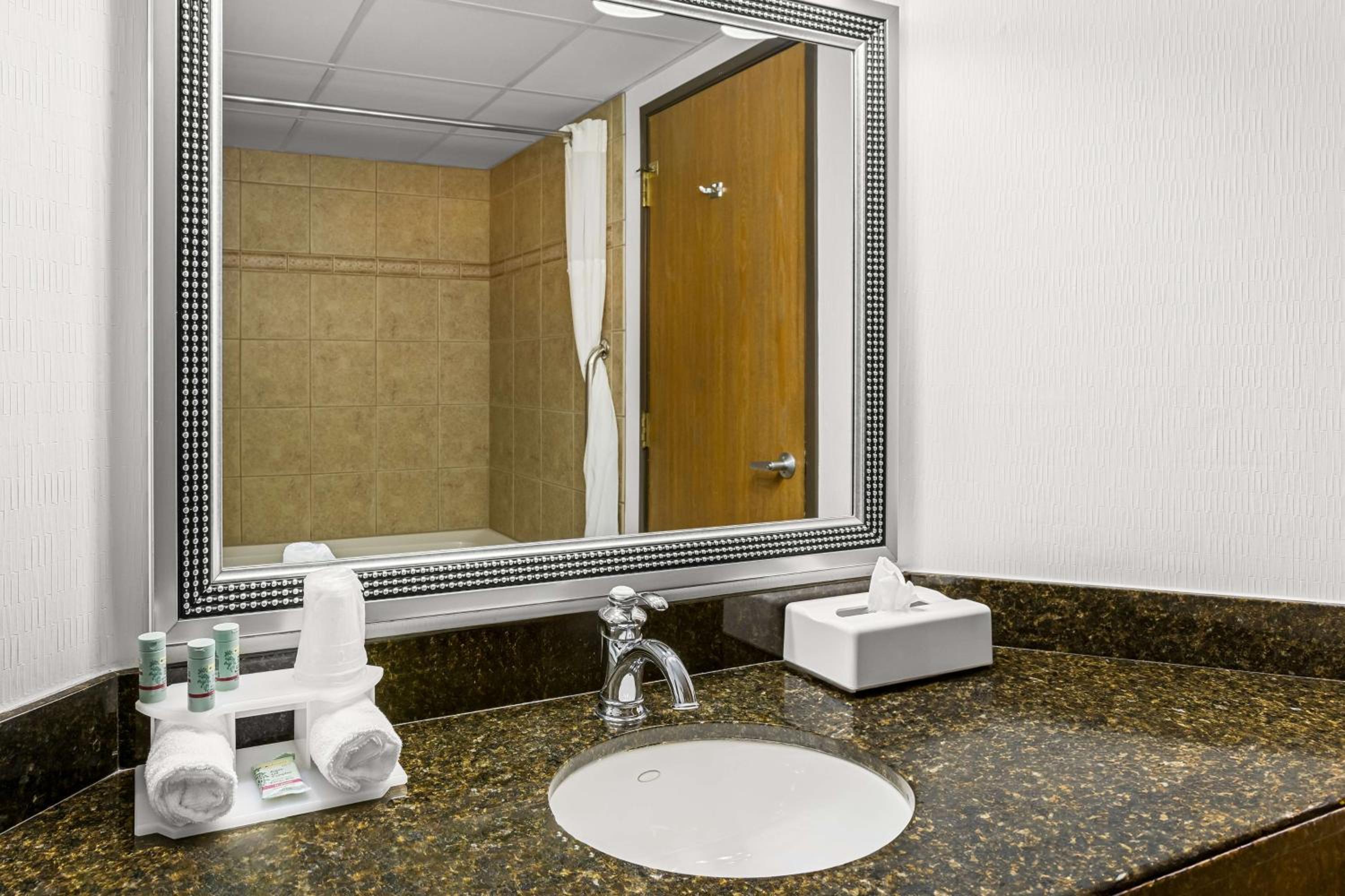 King Room with Spa Bath - Photo 6