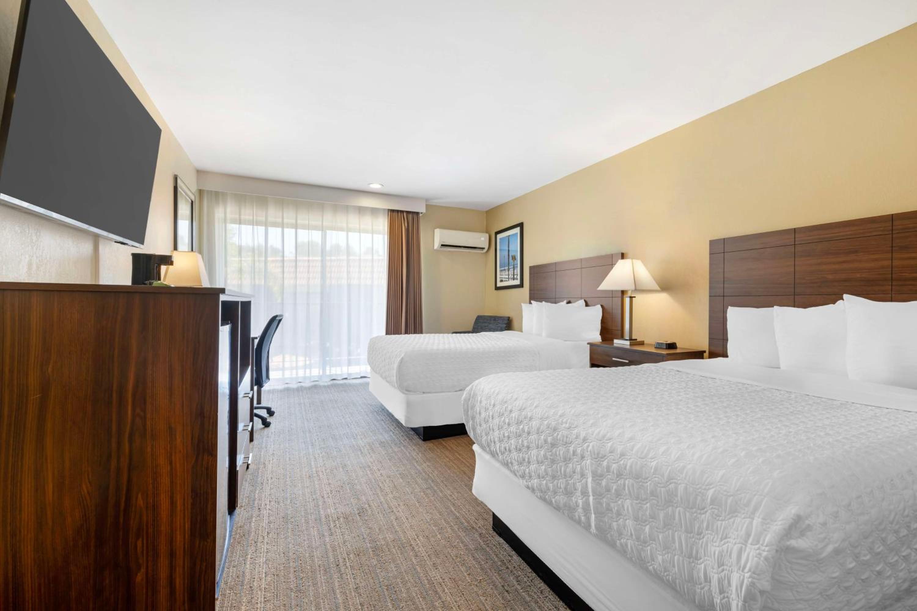 Quadruple Room with Two Double Beds - Non-Smoking - Photo 5