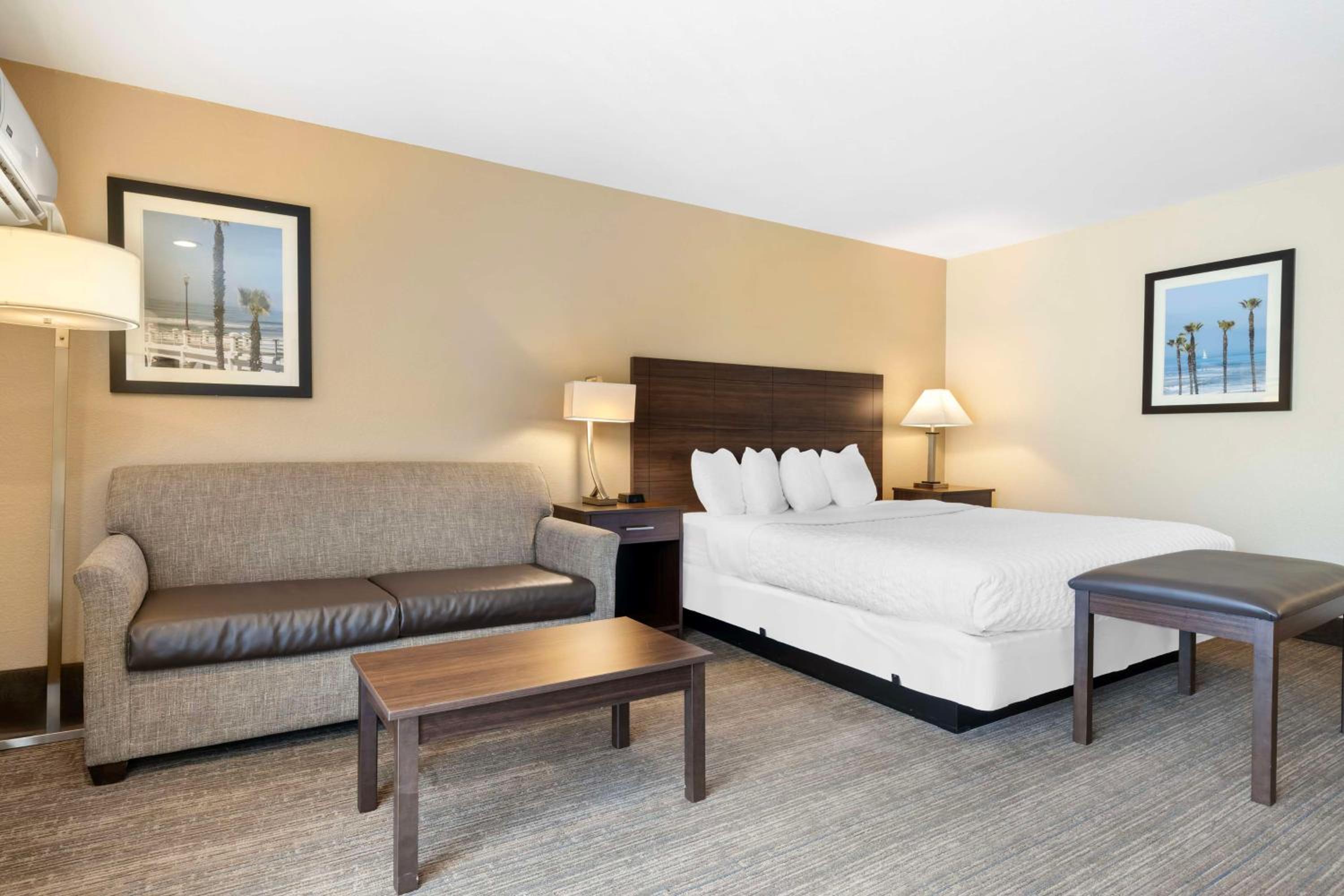 Large King Room - Non-Smoking - Photo 9