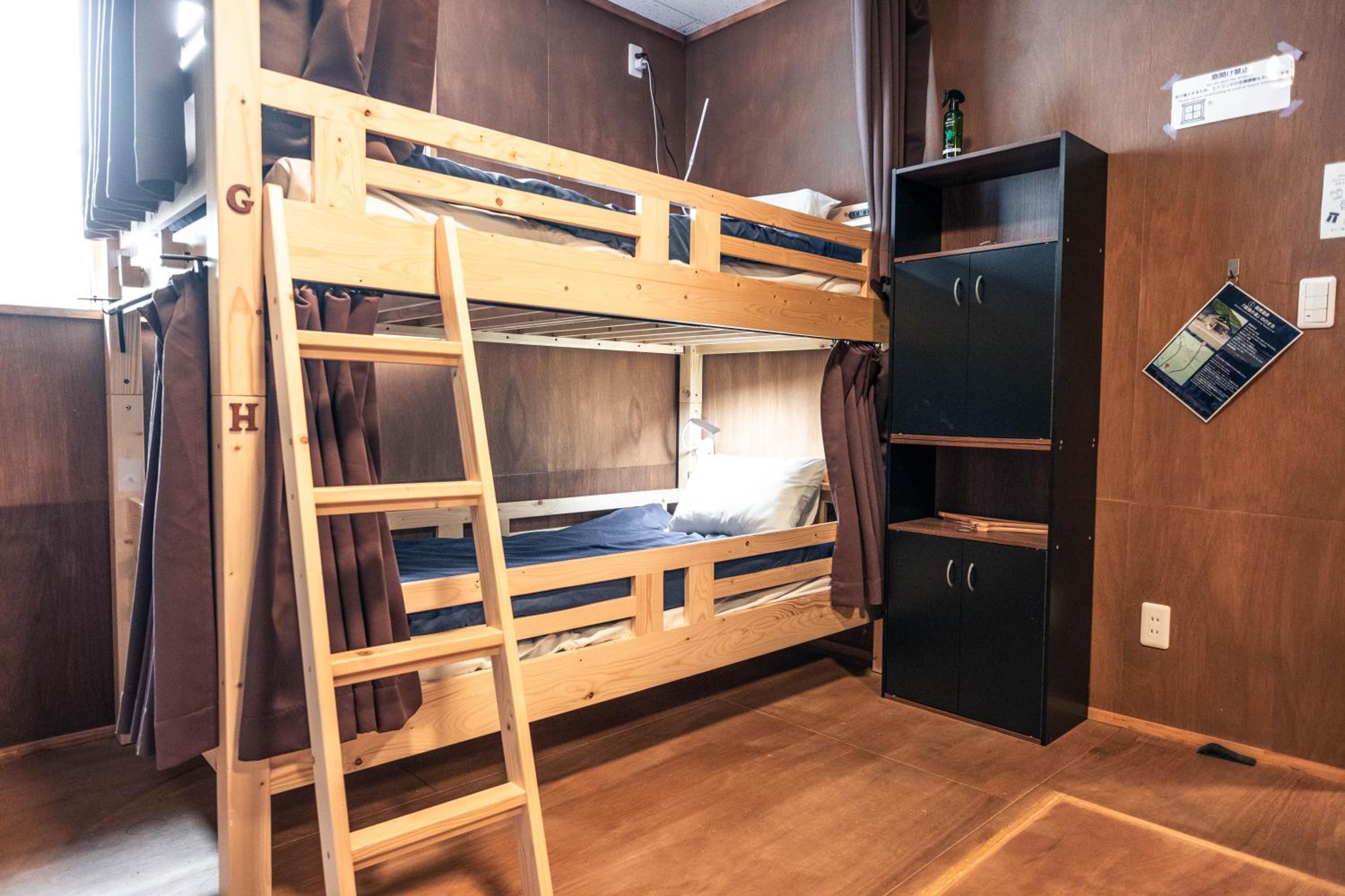Bed in 8-Bed Dormitory Room photo 1