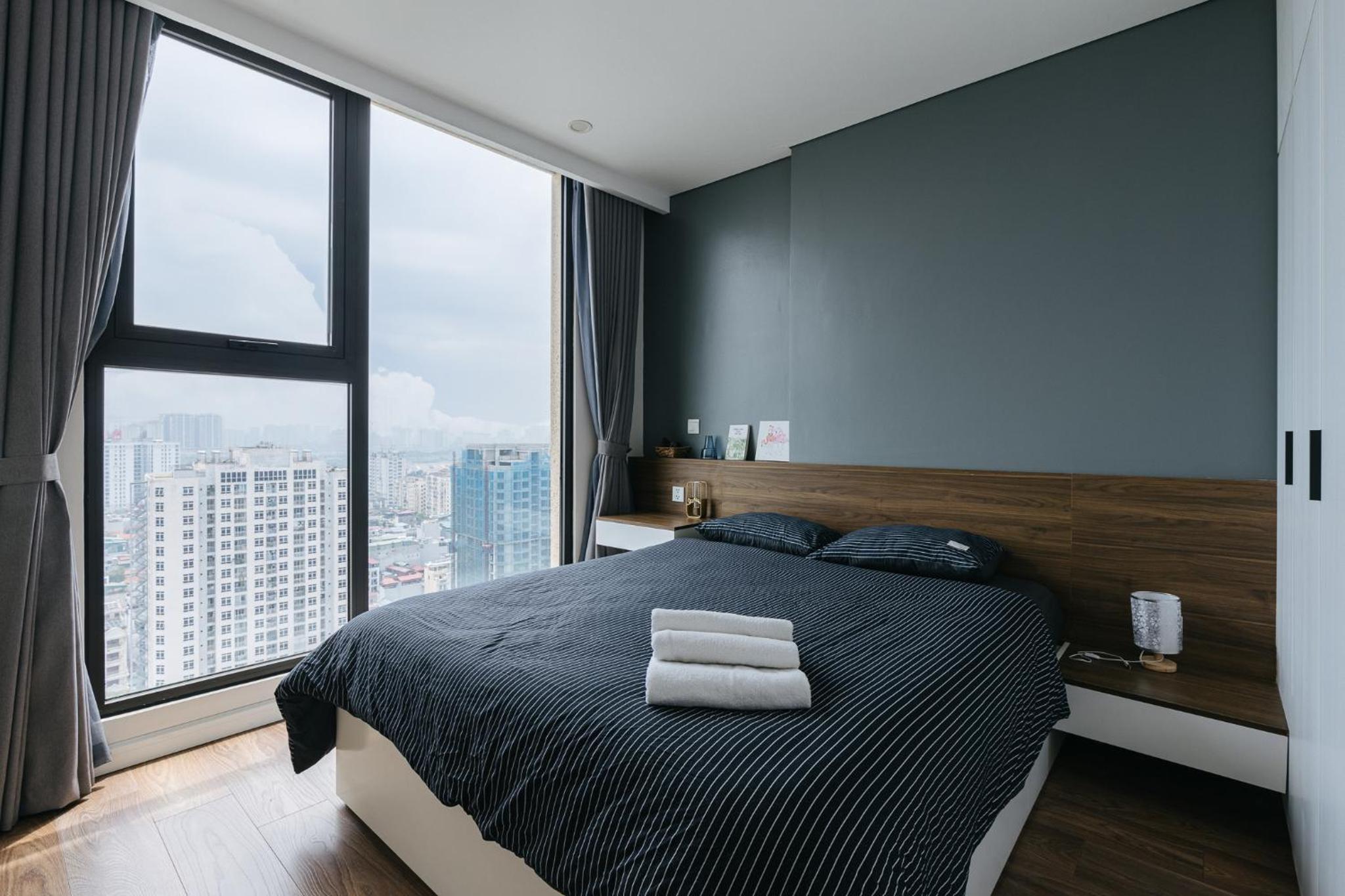 Four-Bedroom Apartment with Lake View