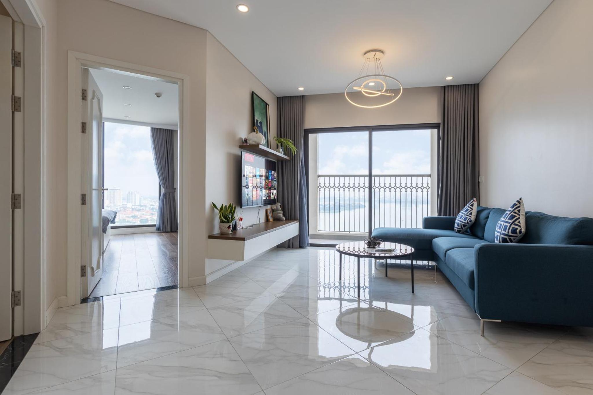 Four-Bedroom Apartment with Lake View