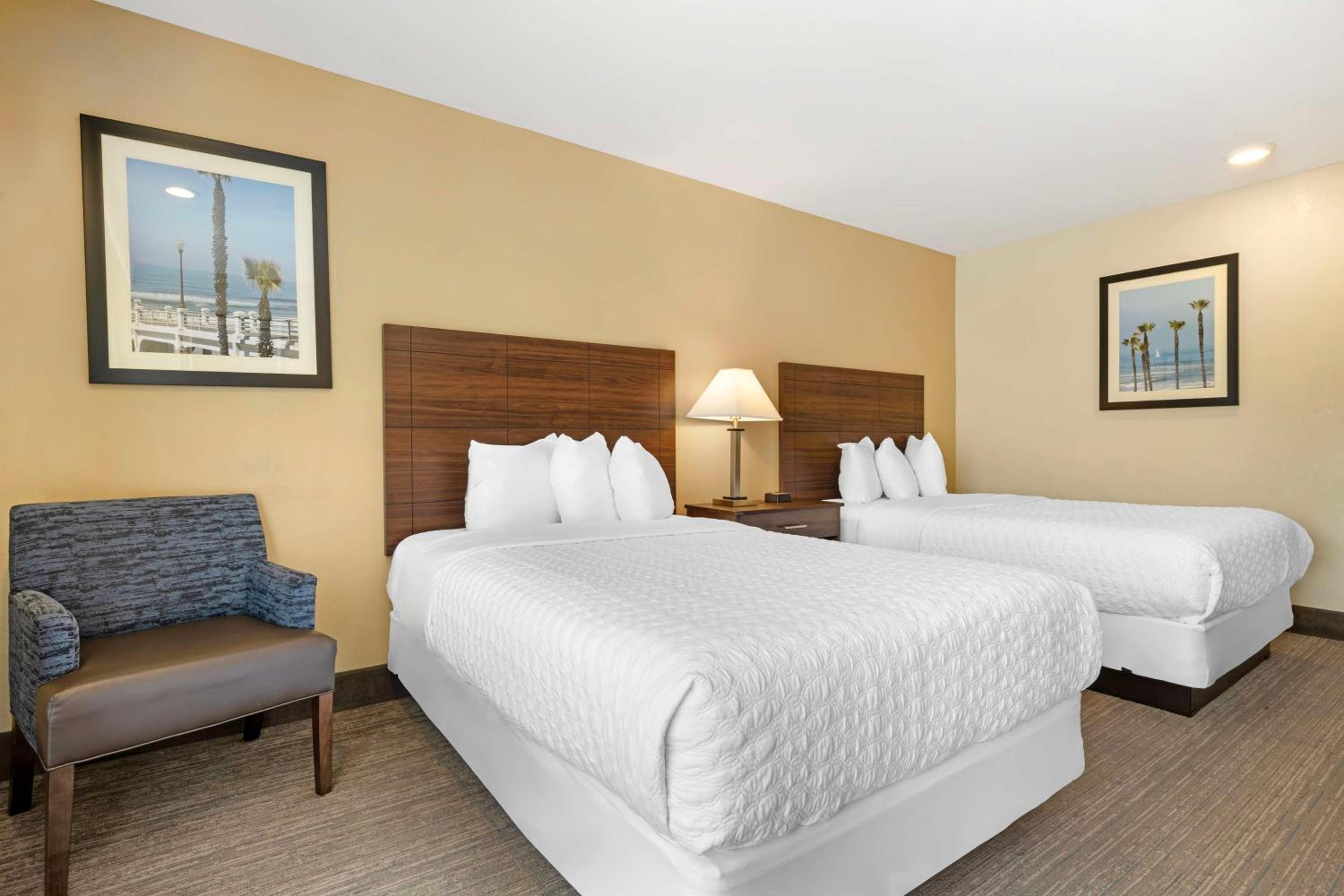 Quadruple Room with Two Double Beds - Non-Smoking - Photo 3
