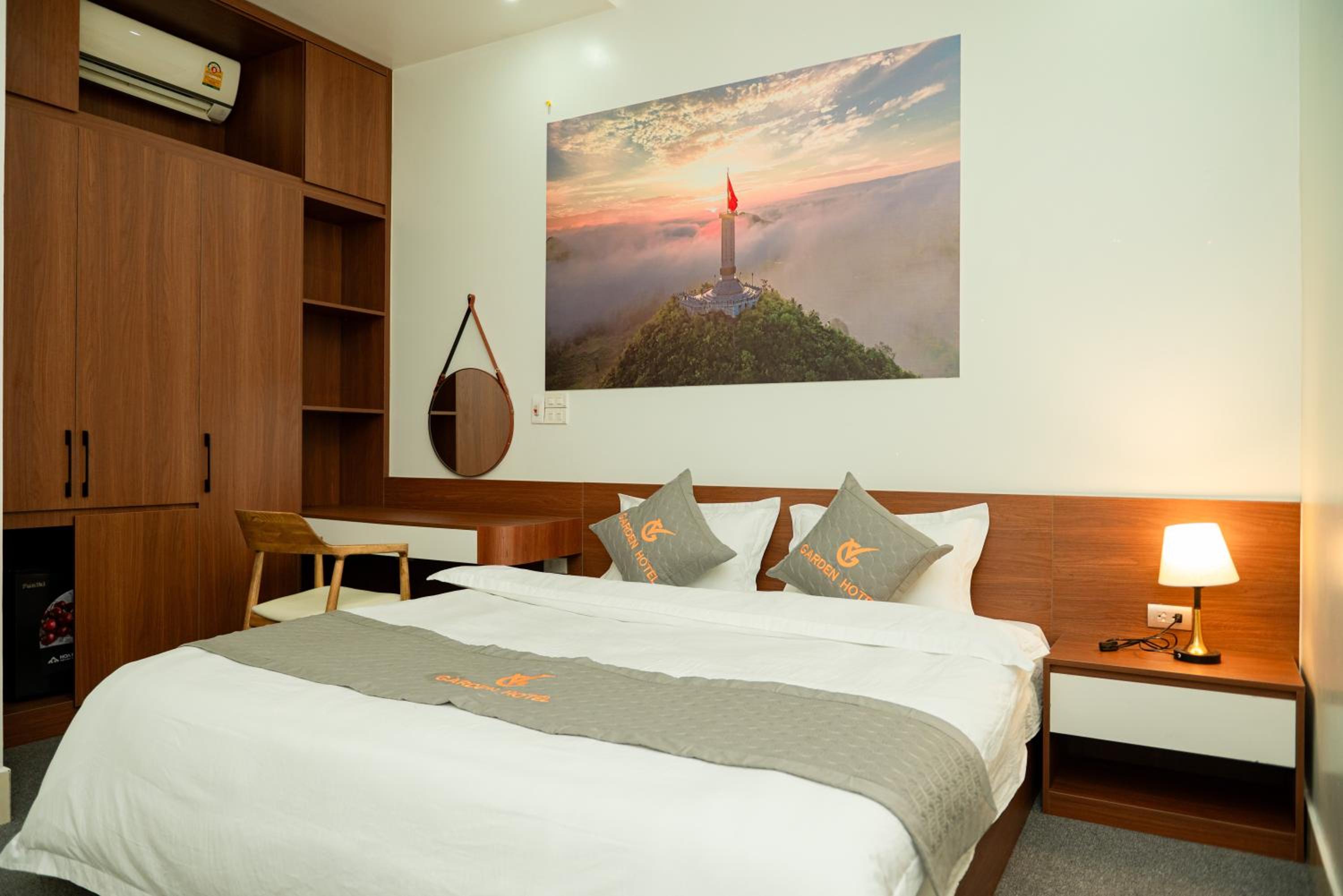 Standard King Room photo 3