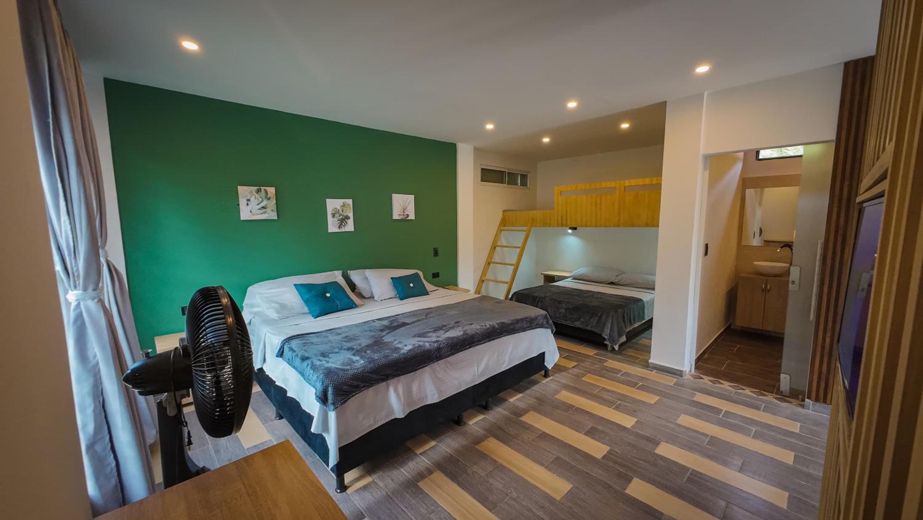 One-Bedroom Apartment photo 1