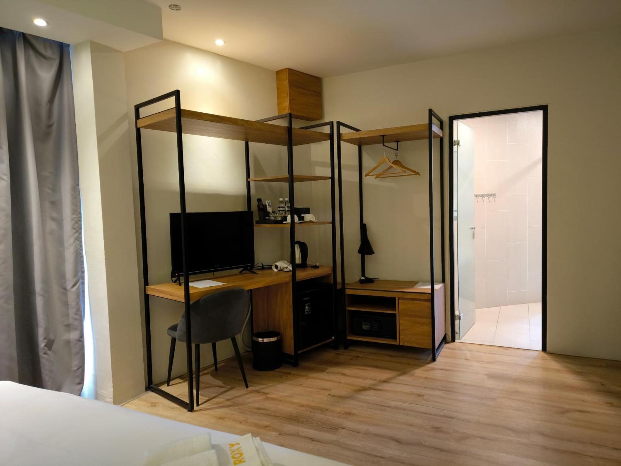Deluxe King Room - Photo 3