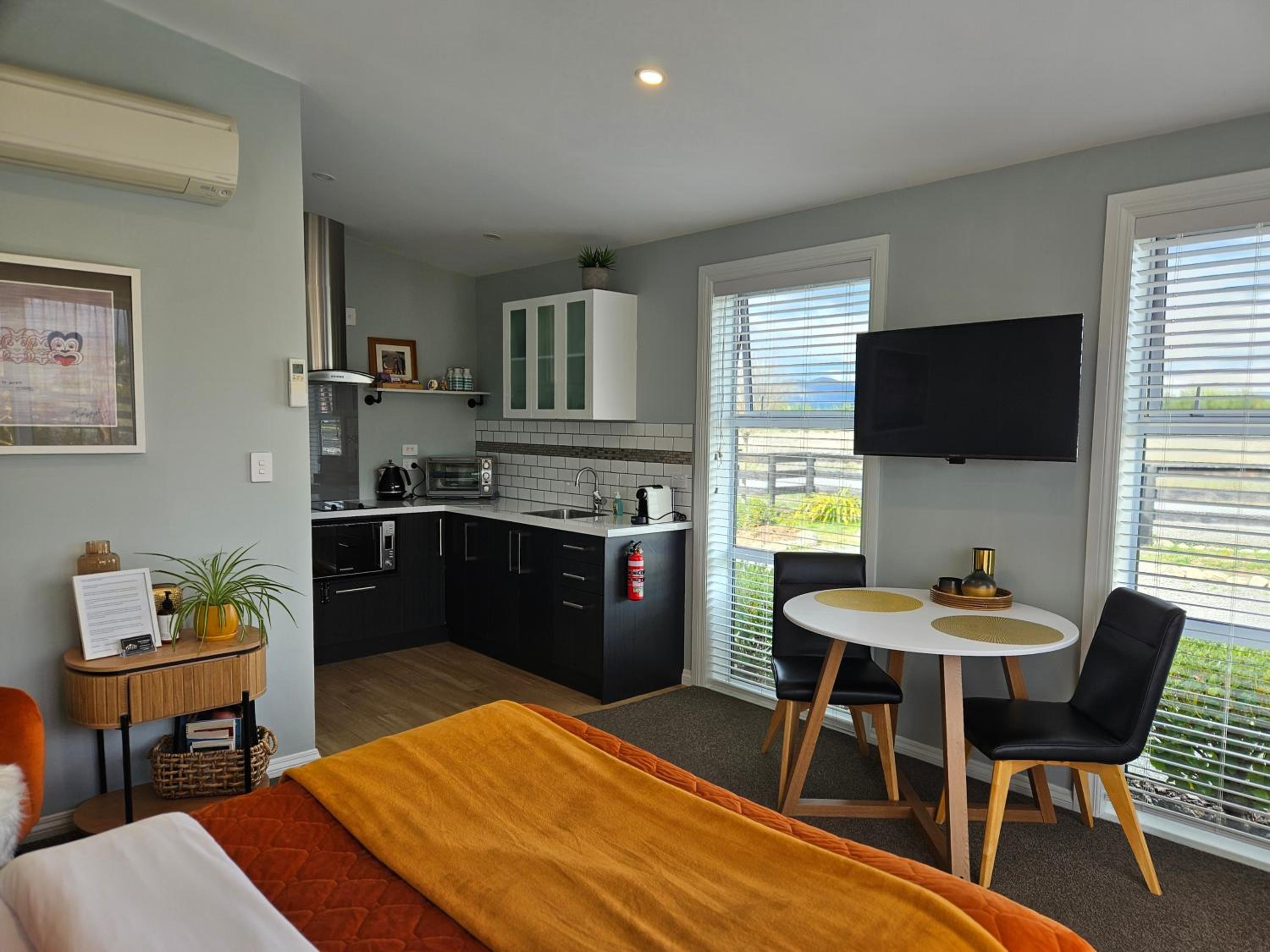 One-Bedroom House - Photo 3