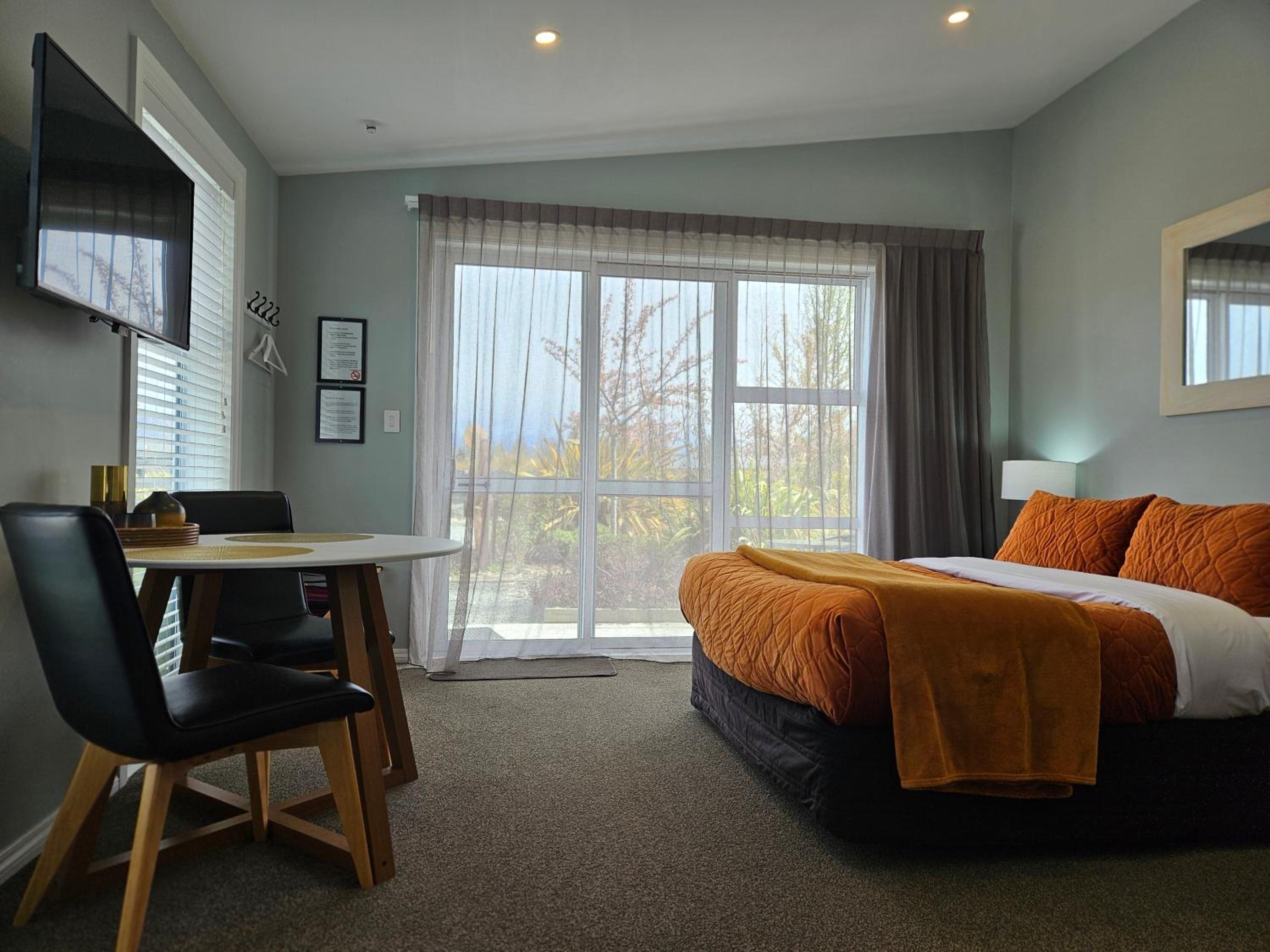 One-Bedroom House - Photo 4
