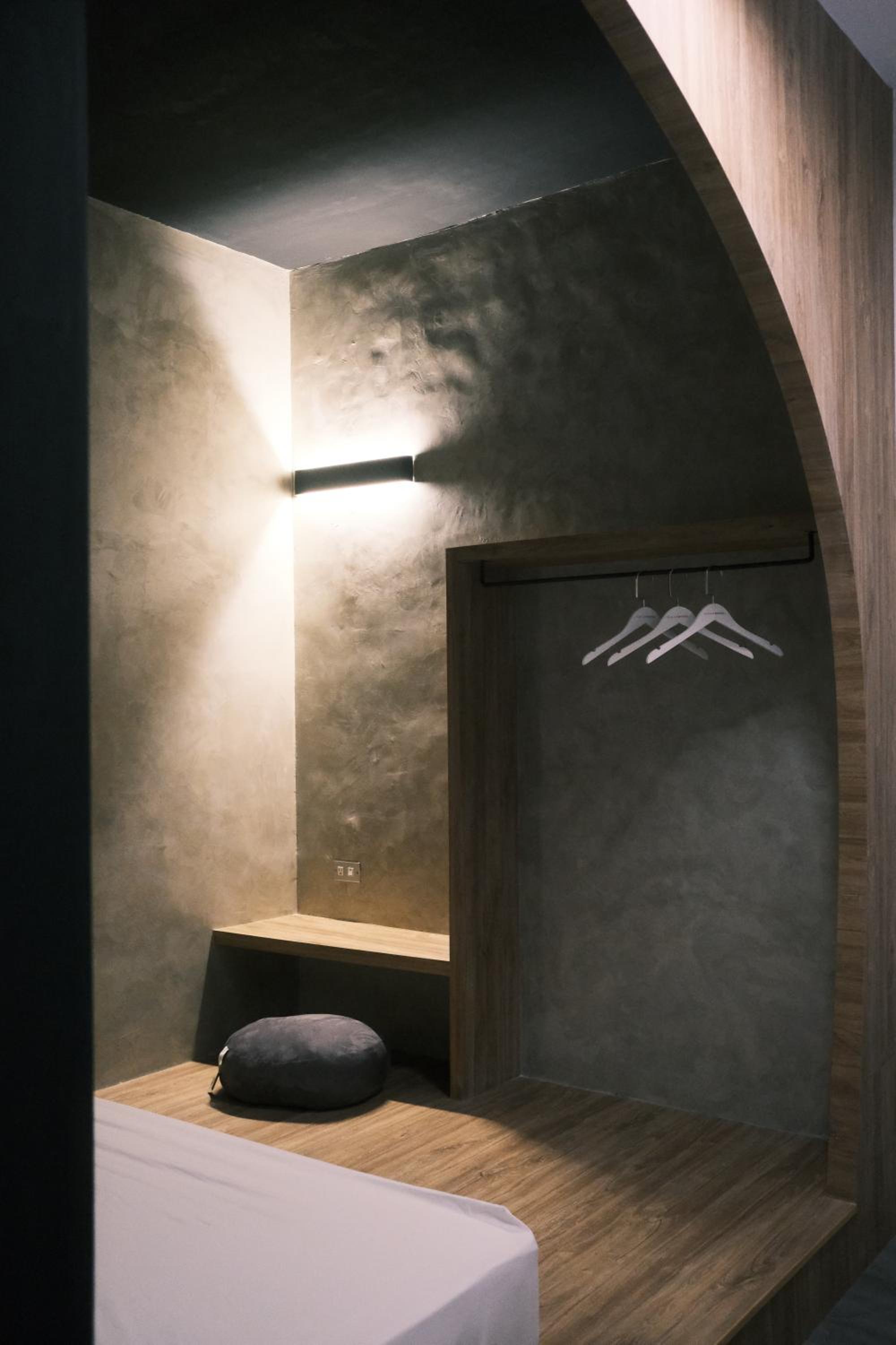 Single Room with Shared Shower and Toilet photo 2