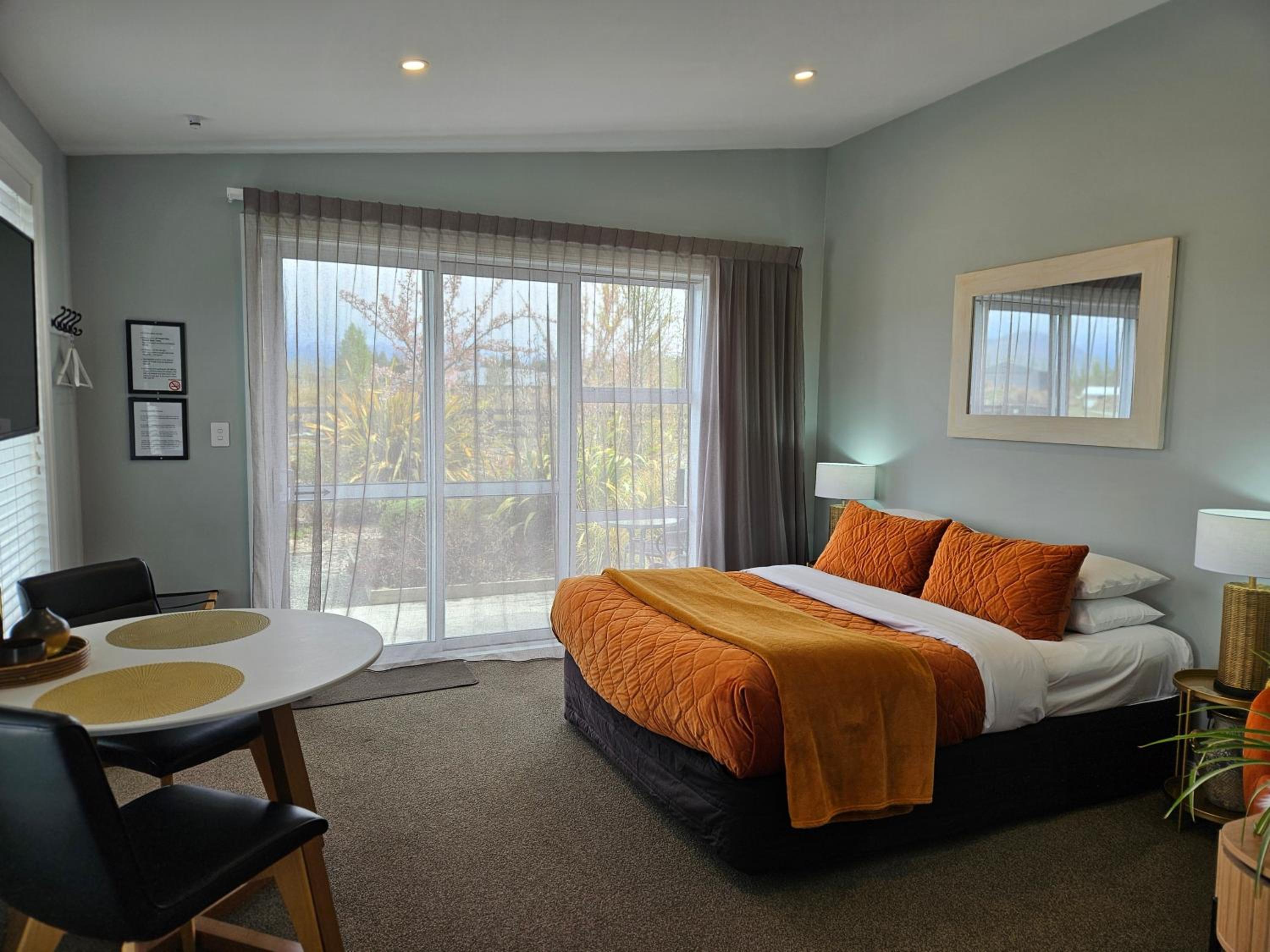 One-Bedroom House - Photo 8