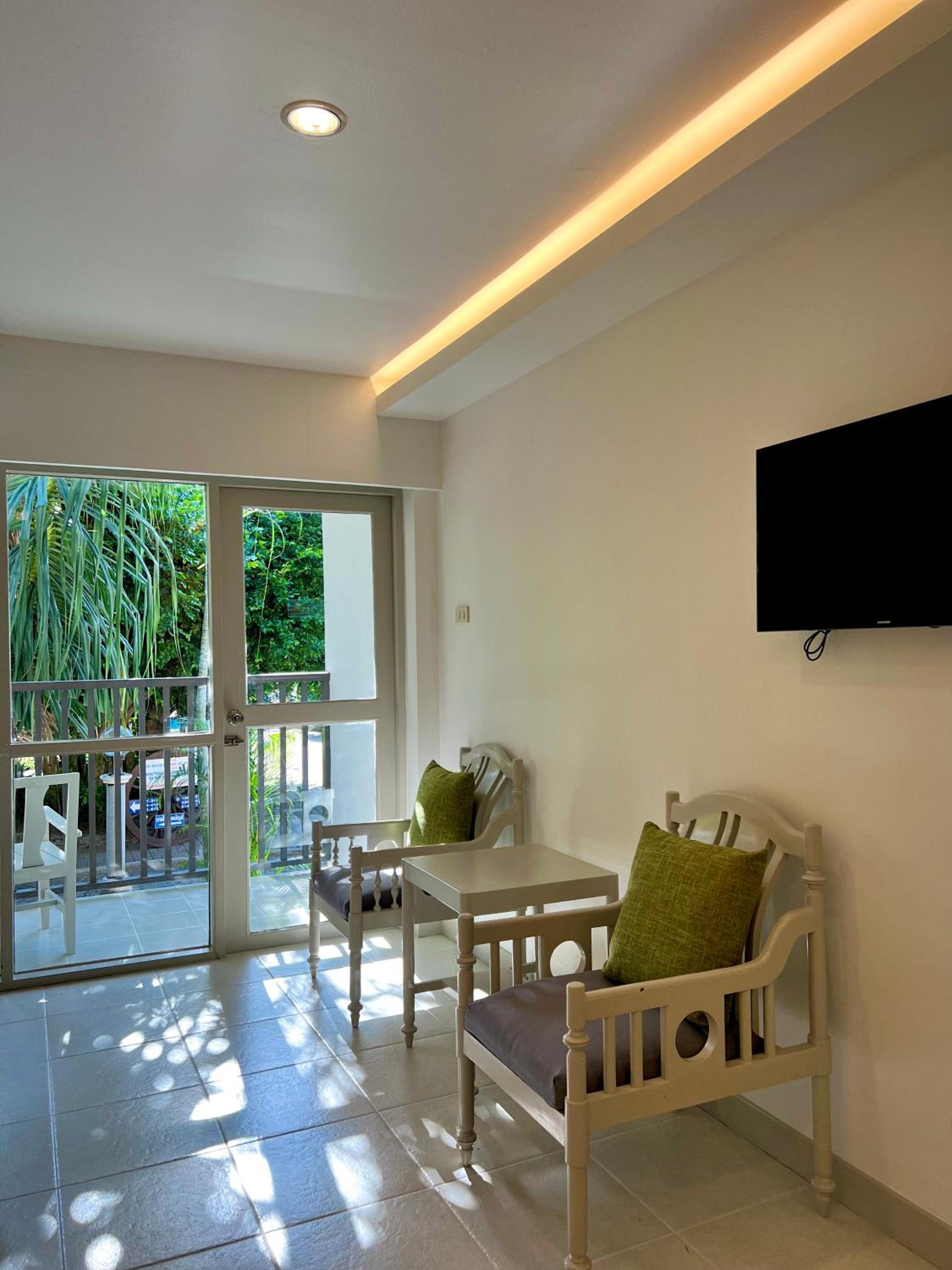 Superior Room - Pool View - Photo 2