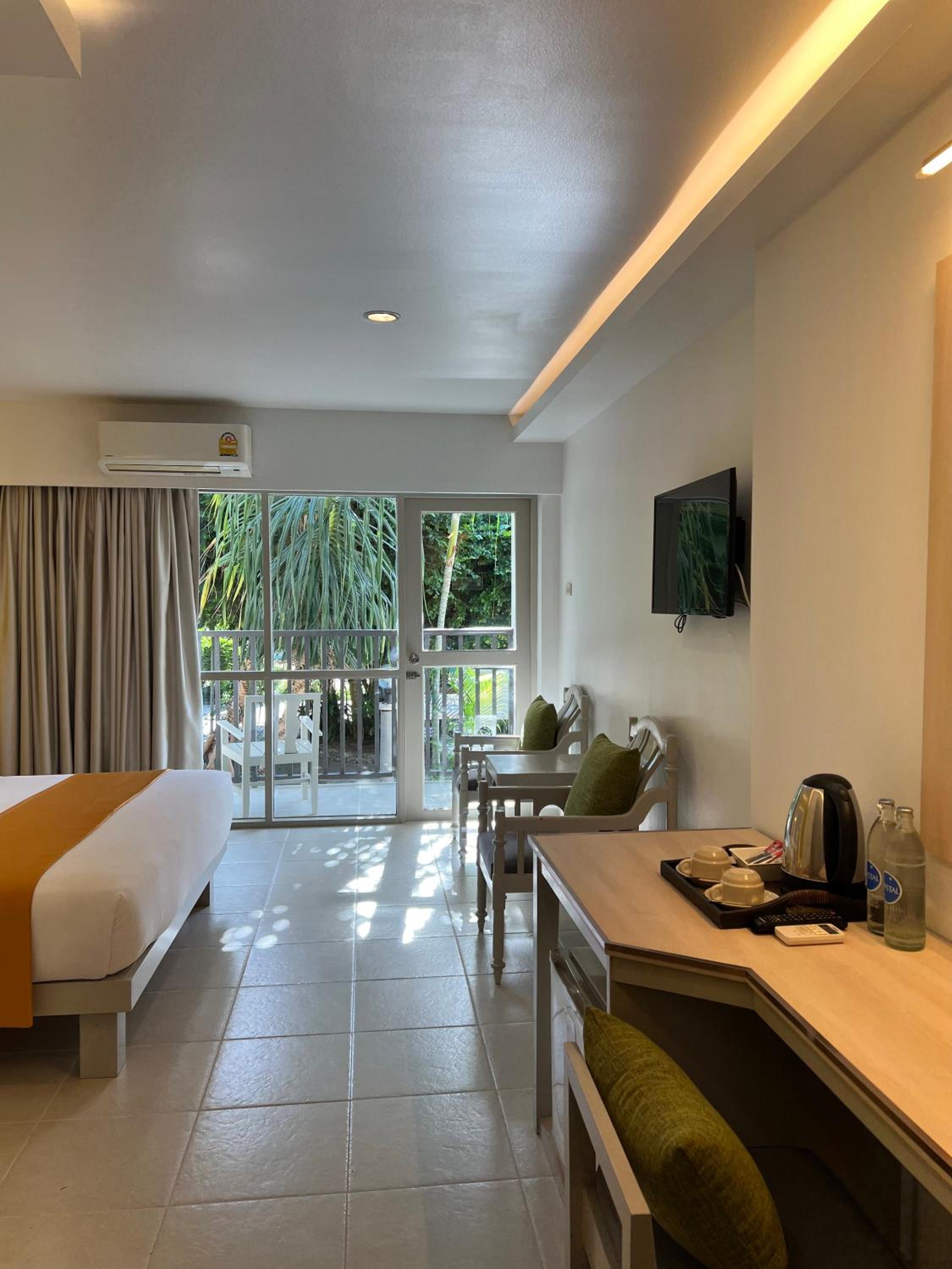 Superior Room - Pool View - Photo 3
