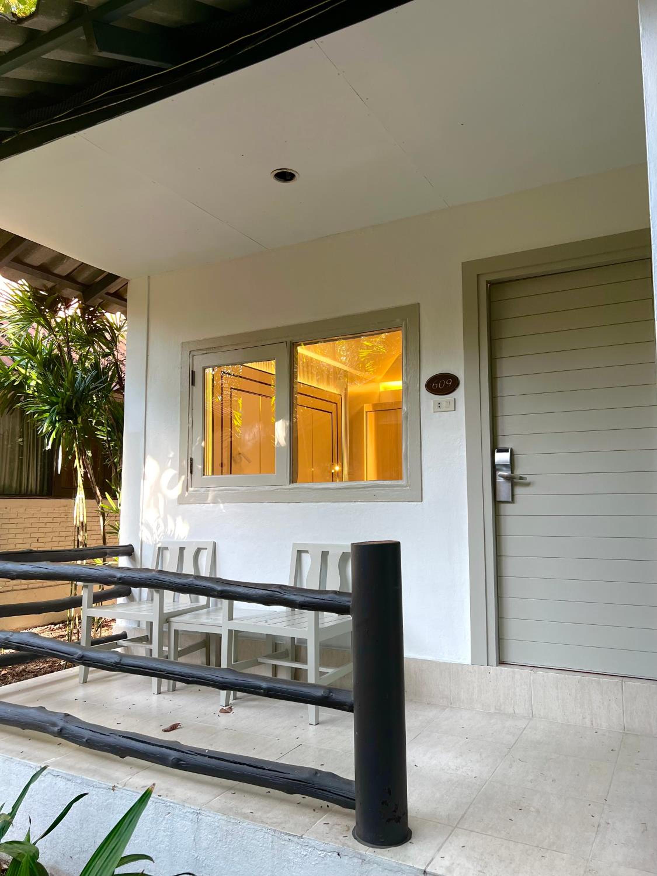 Superior Bungalow - Photo 6