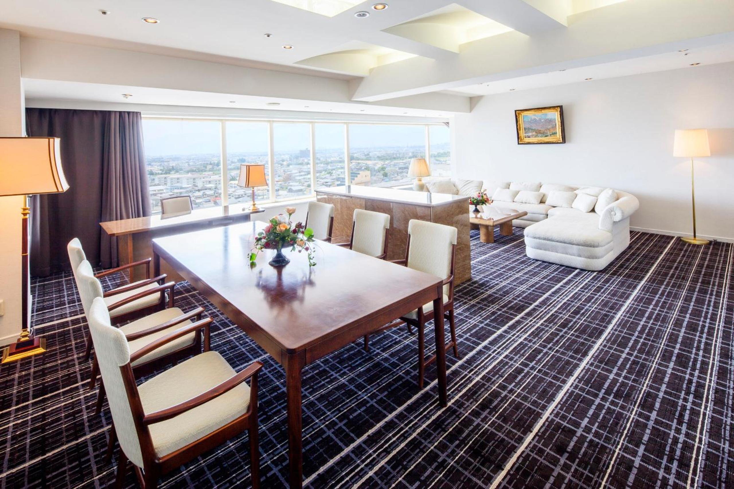 Deluxe Suite photo 2
