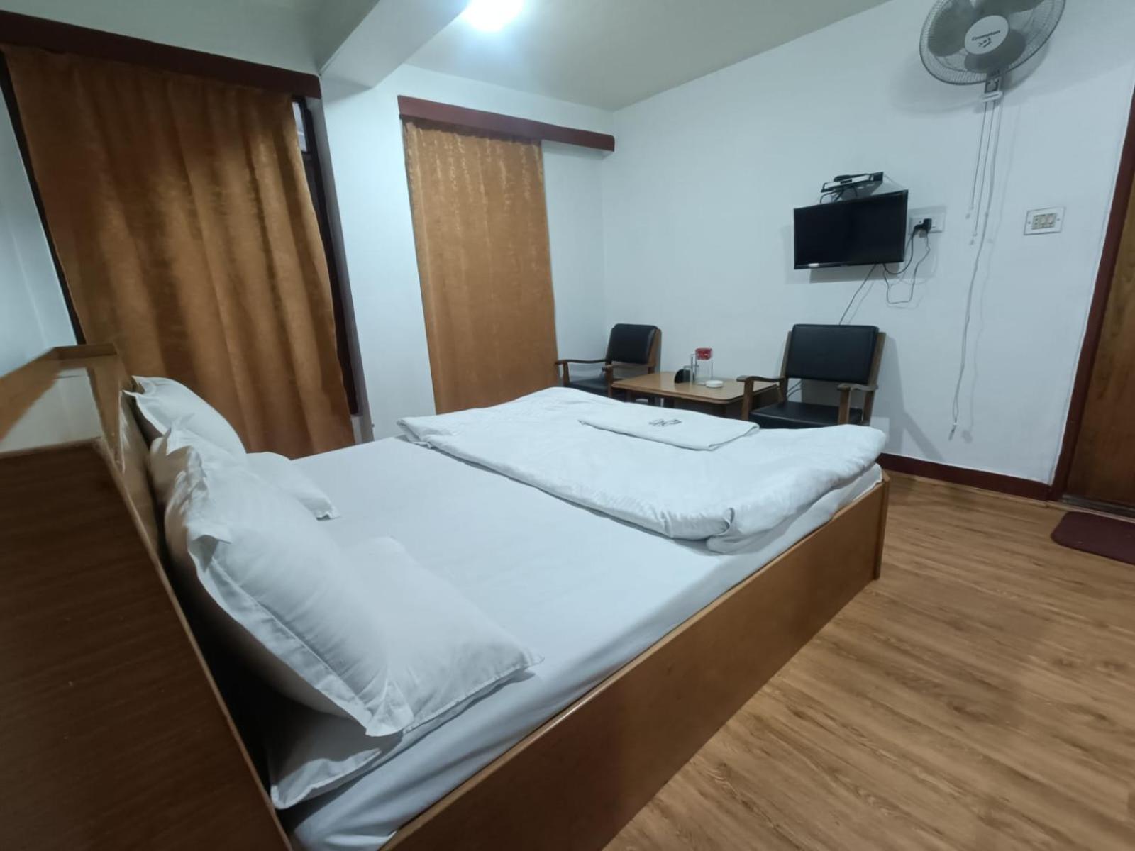 Double Room - Photo 16