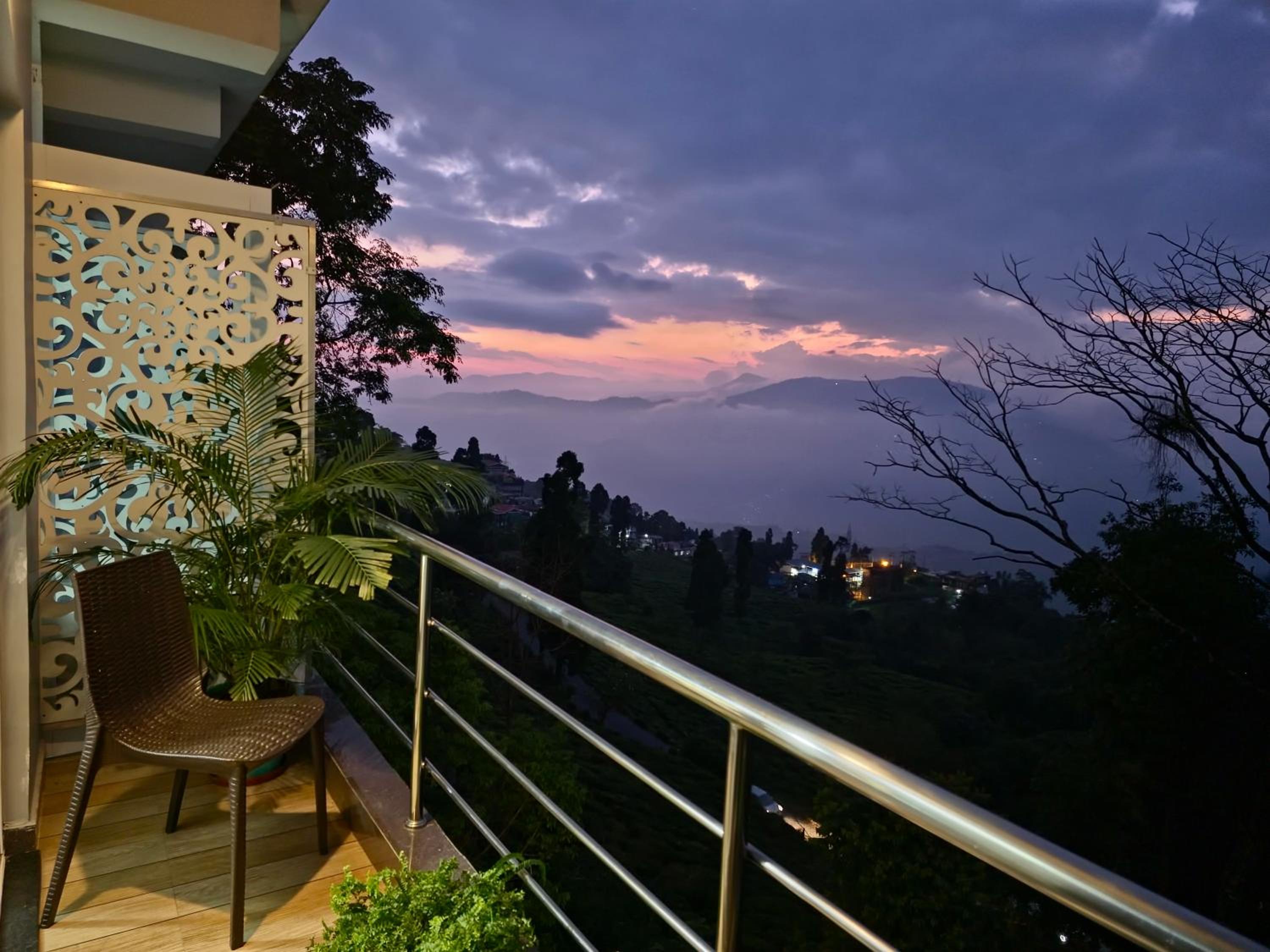 Double Room with Balcony (2 Adults + 1 Child) photo 2