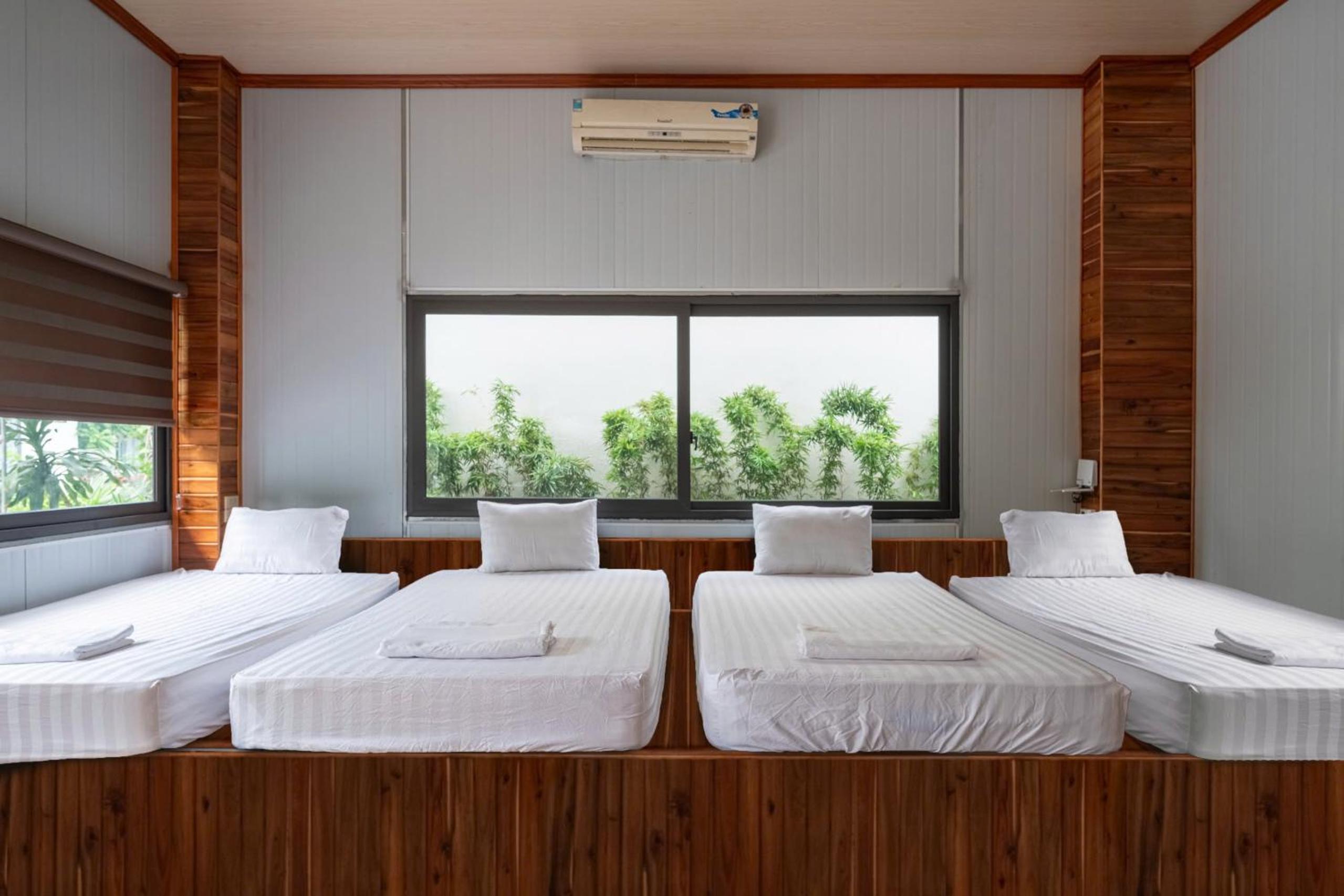 Single Bed in Male Dormitory Room with Shared Bathroom