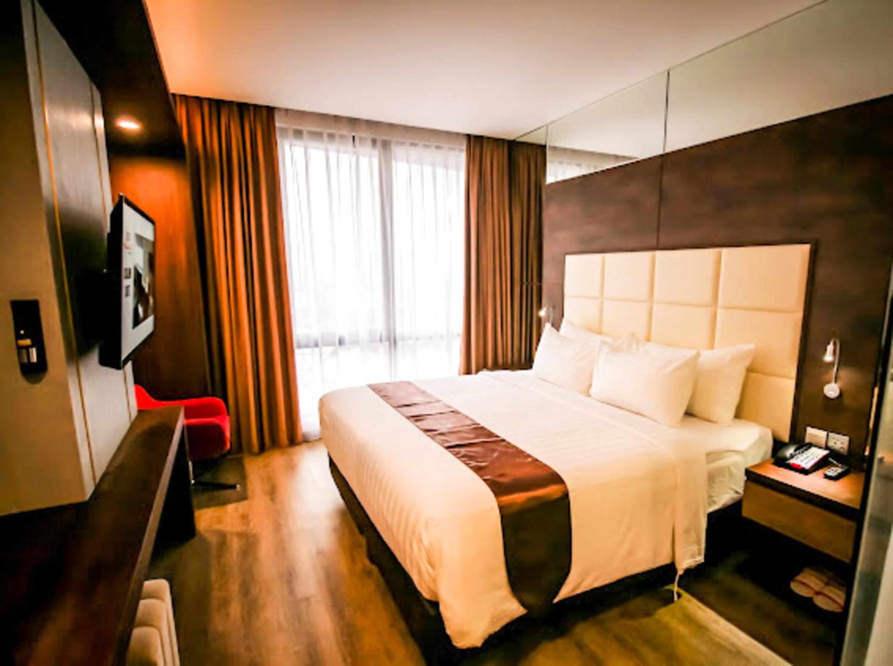 Superior King Room - Photo 3
