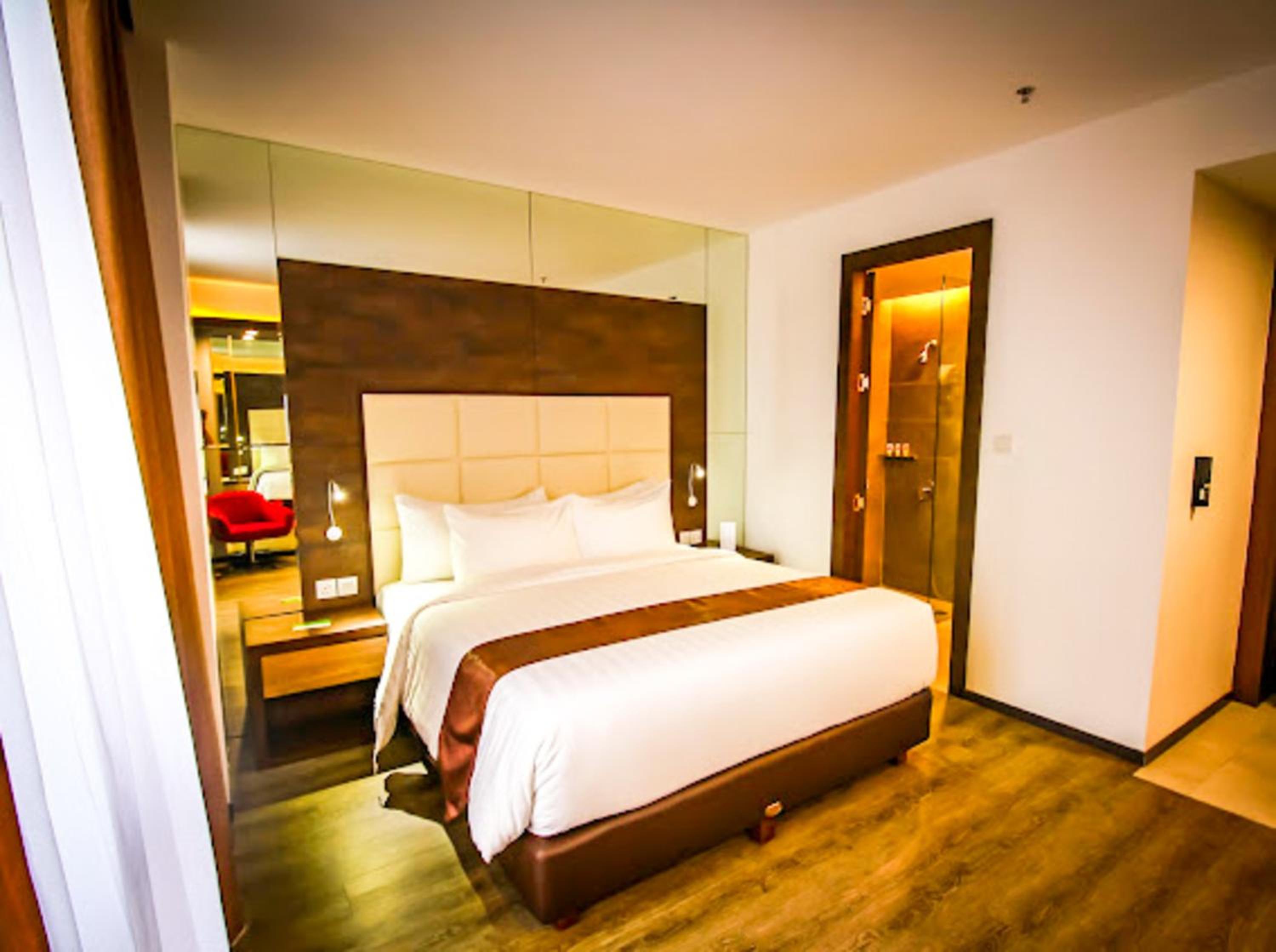 Deluxe King Room - Photo 4