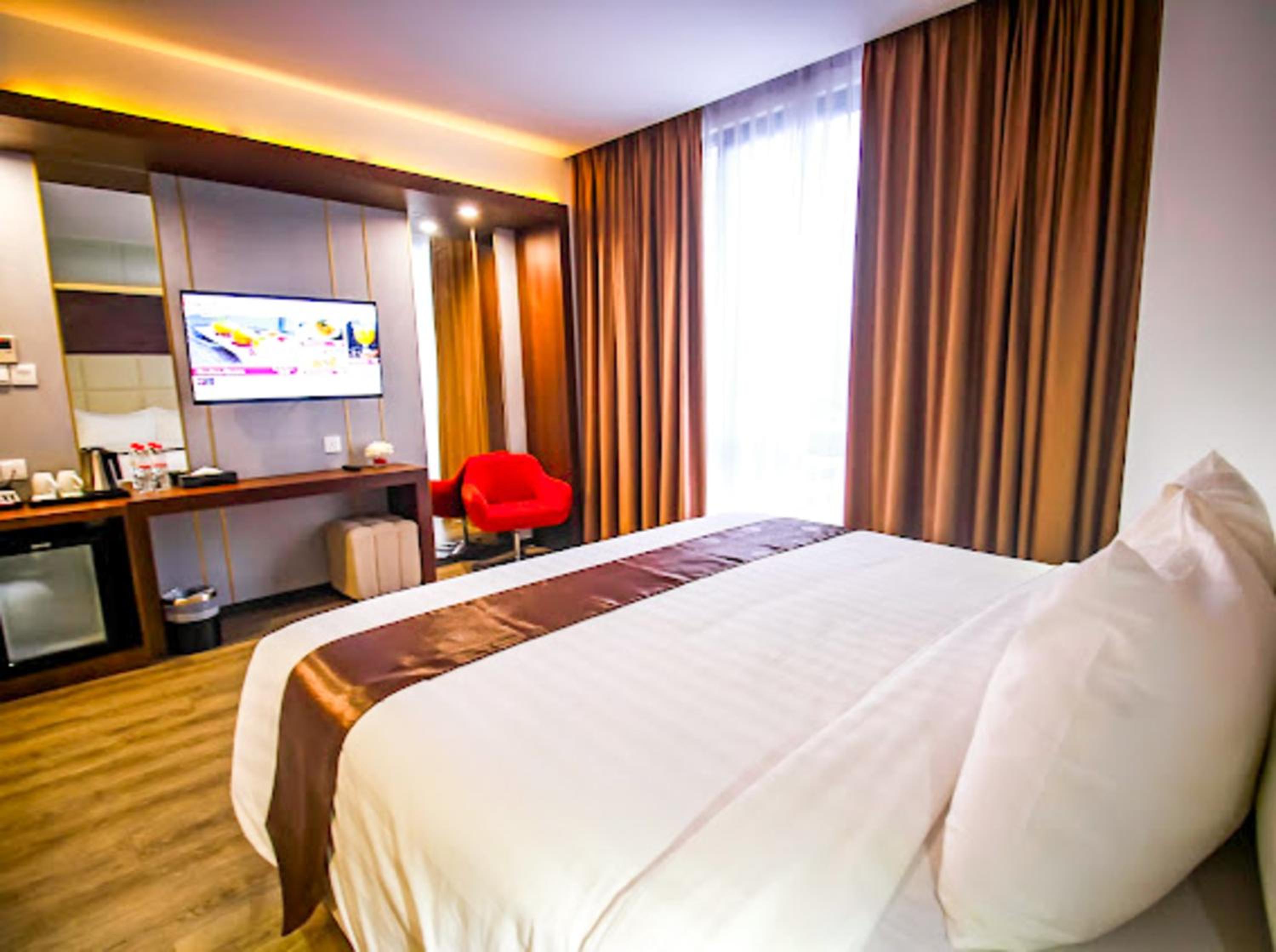 Deluxe King Room - Photo 1