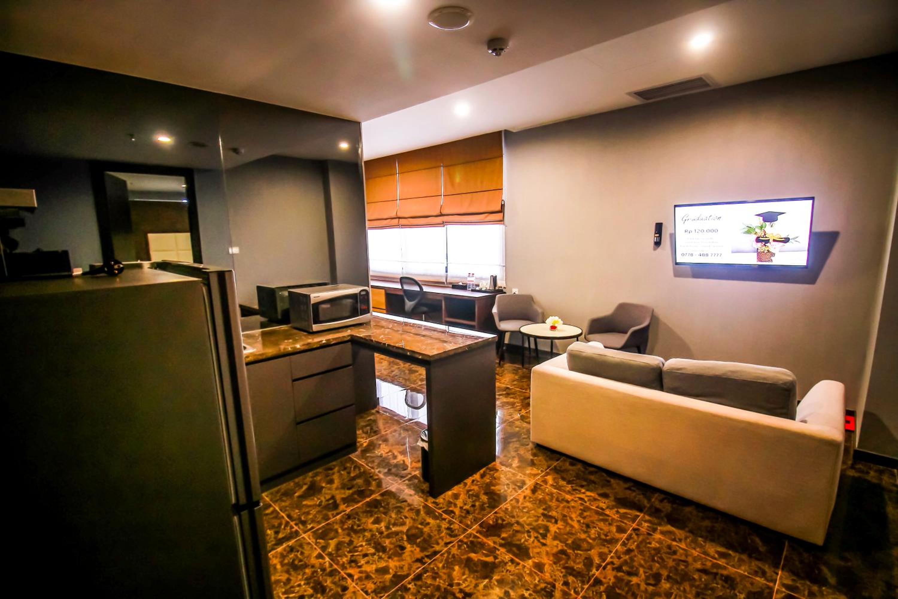 One-Bedroom Suite - Photo 2