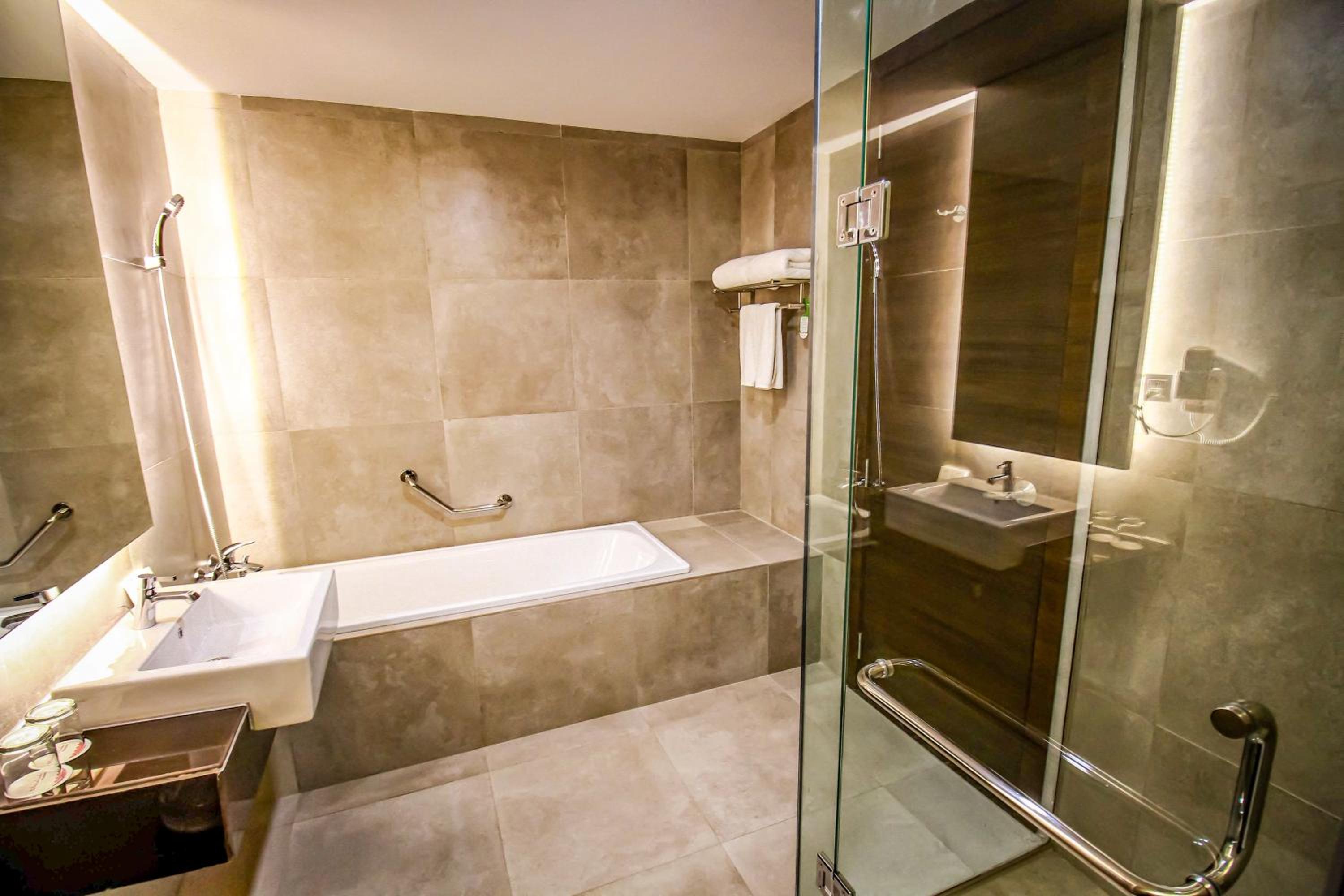 One-Bedroom Suite - Photo 10