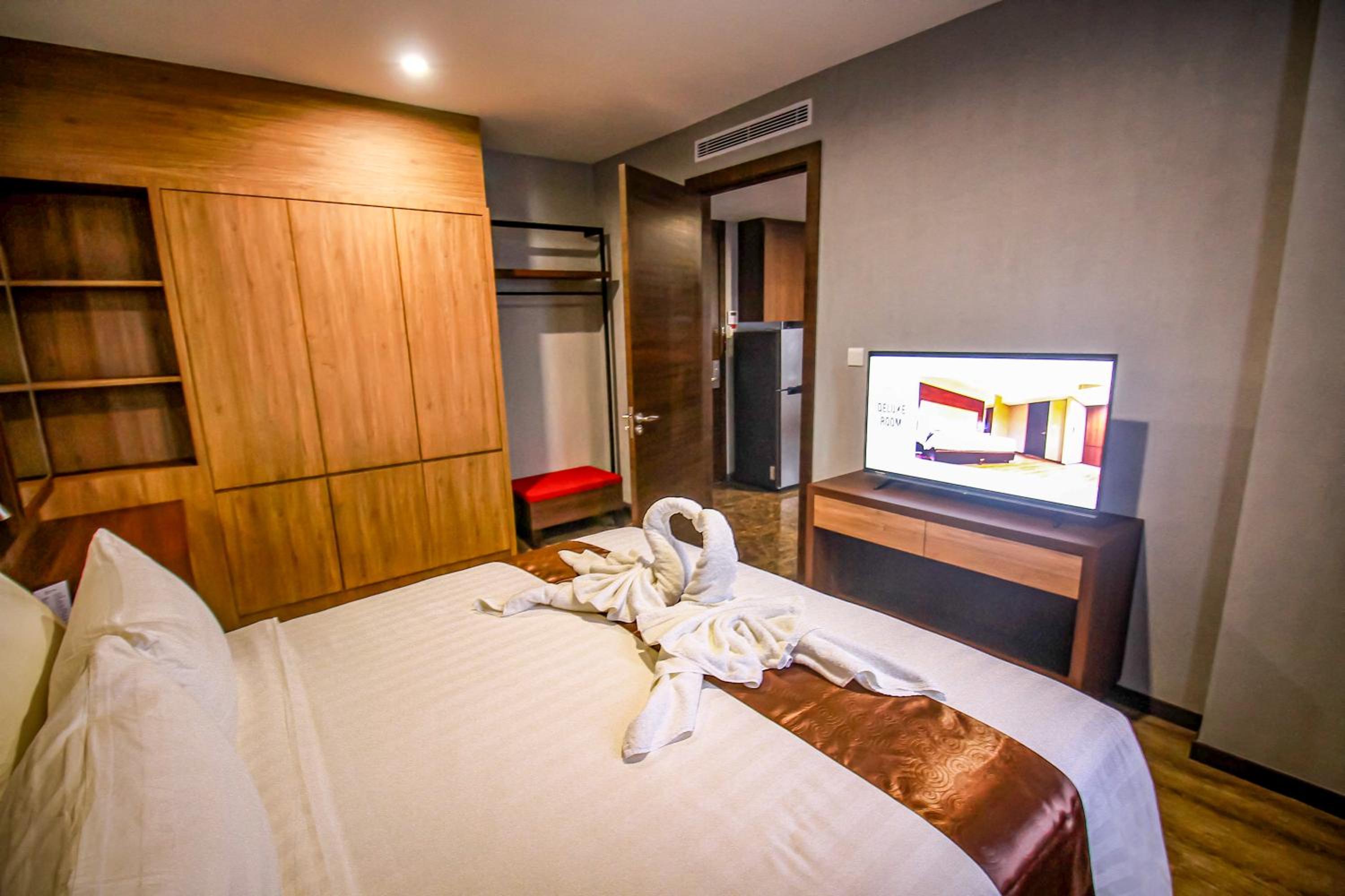 One-Bedroom Suite - Photo 4