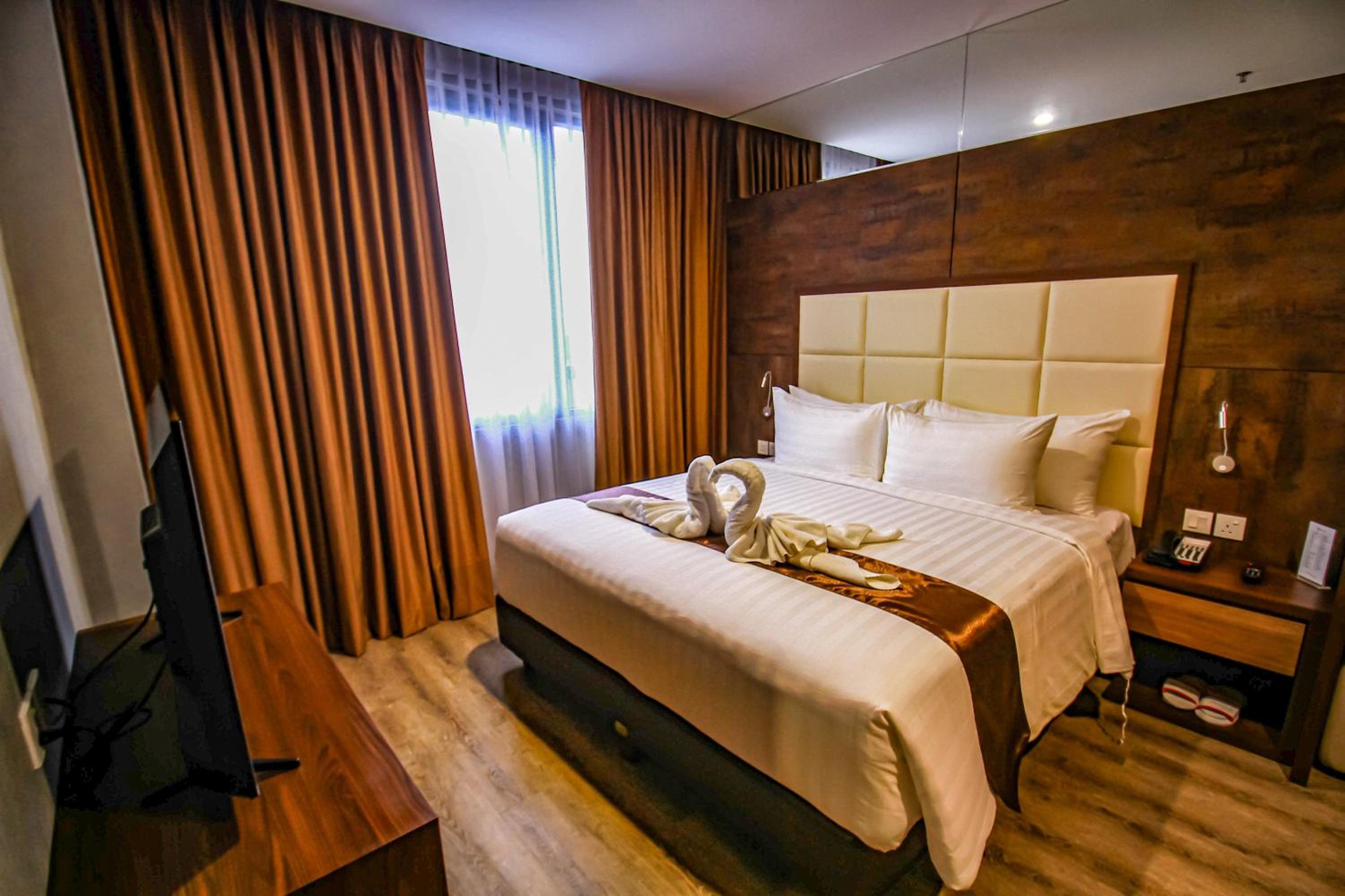 One-Bedroom Suite - Photo 5