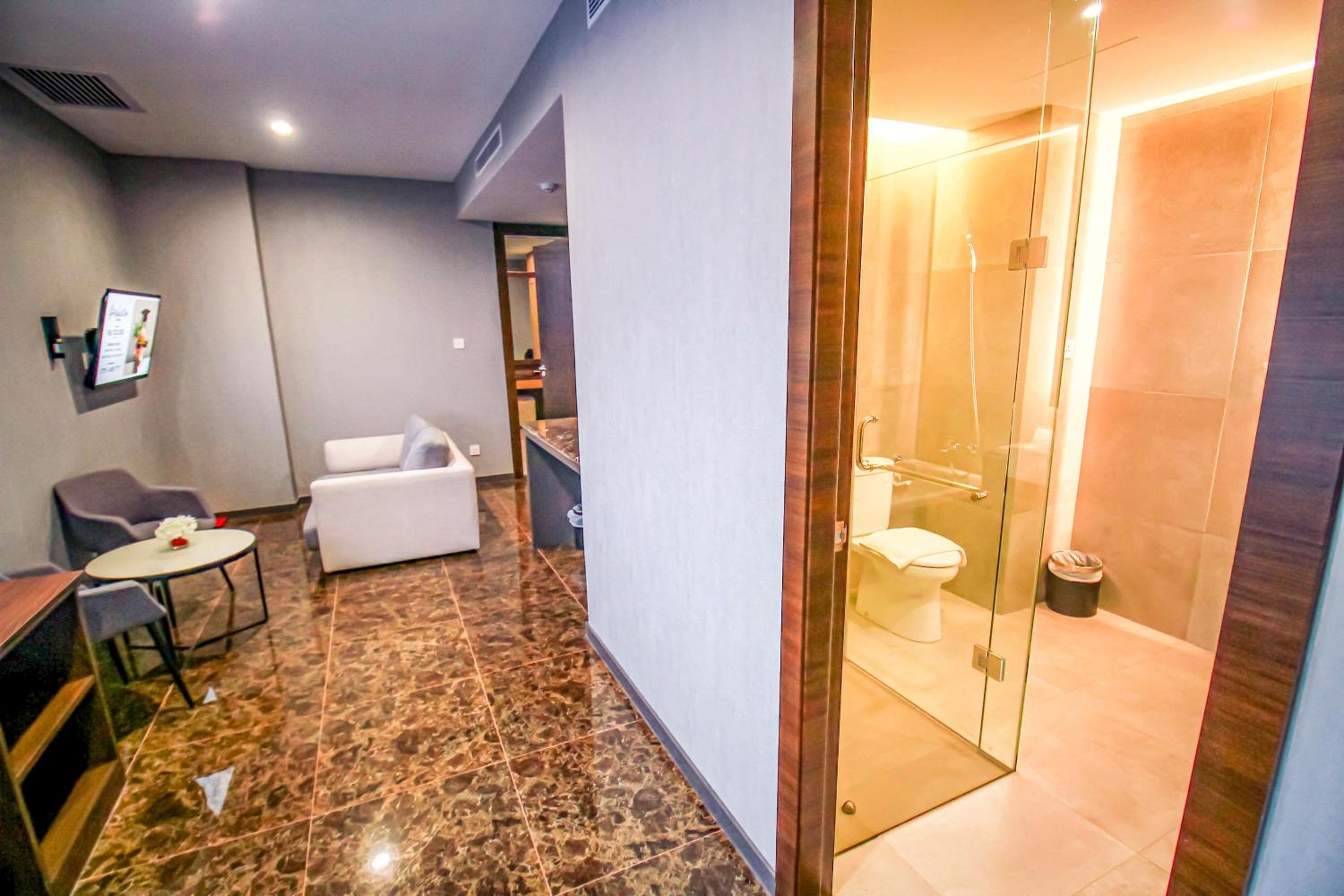 One-Bedroom Suite - Photo 7