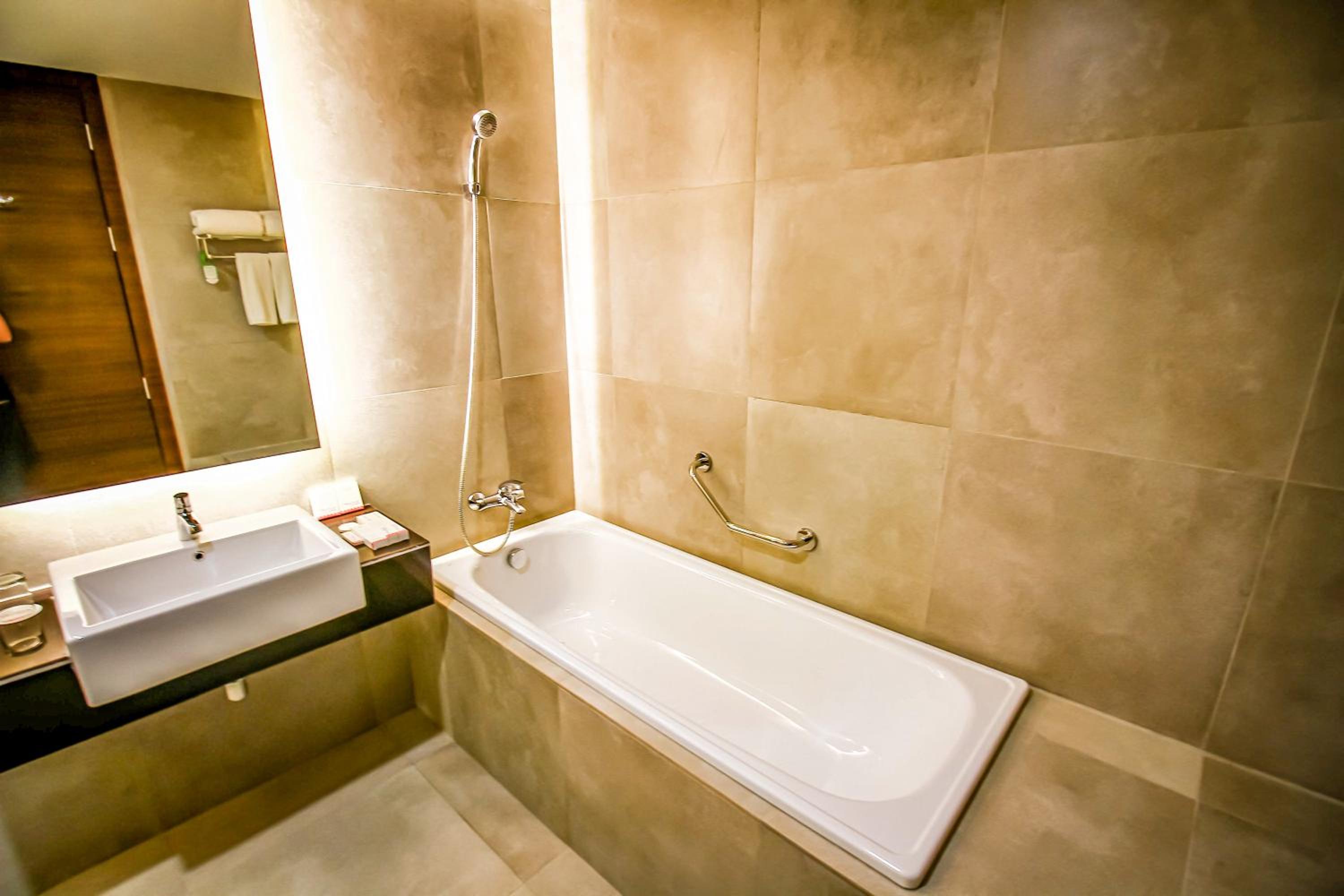 One-Bedroom Suite - Photo 9