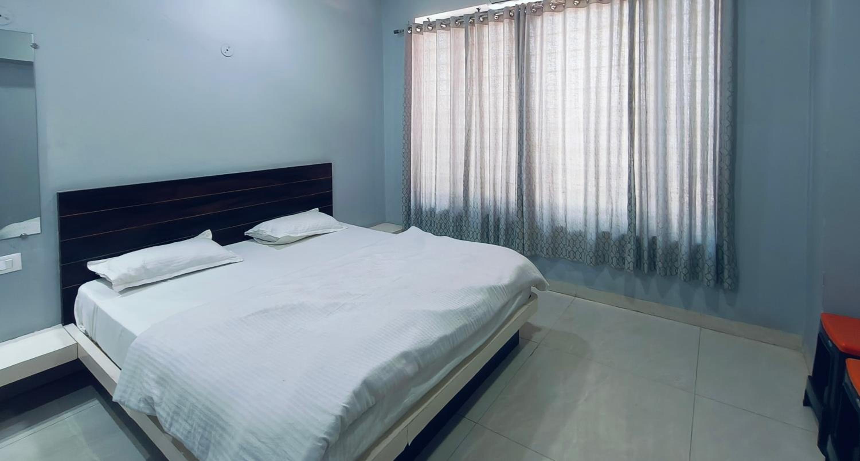 Standard Double Room With Fan - Photo 2