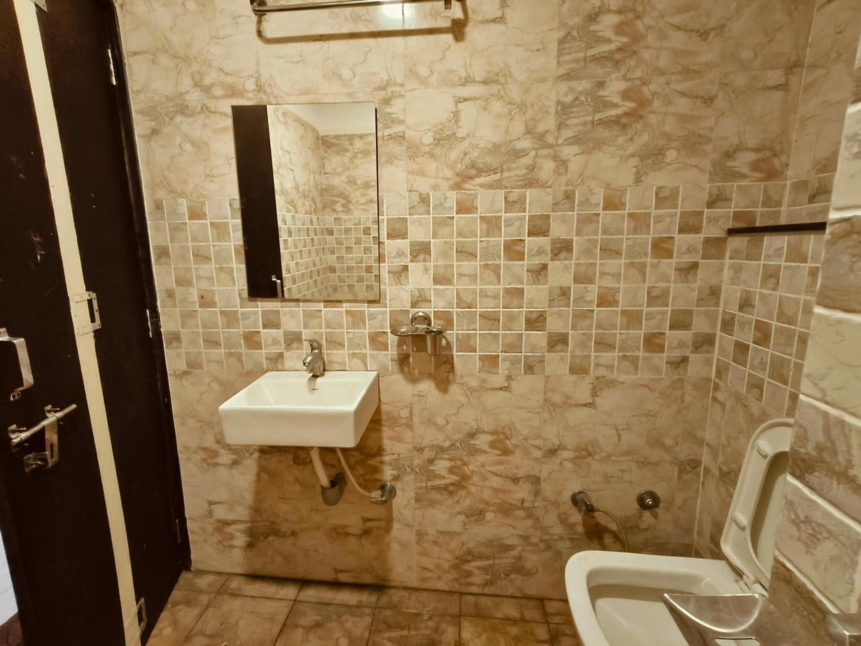 Standard Double Room With Fan - Photo 5
