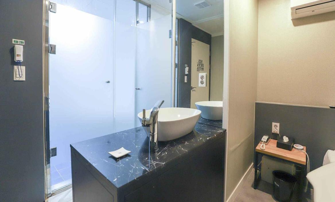 Double Room with Private Bathroom - Photo 4