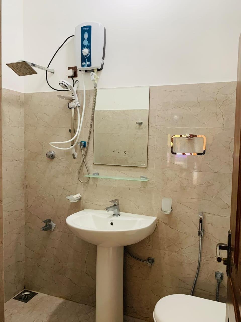 Family Room with Private Bathroom photo 3