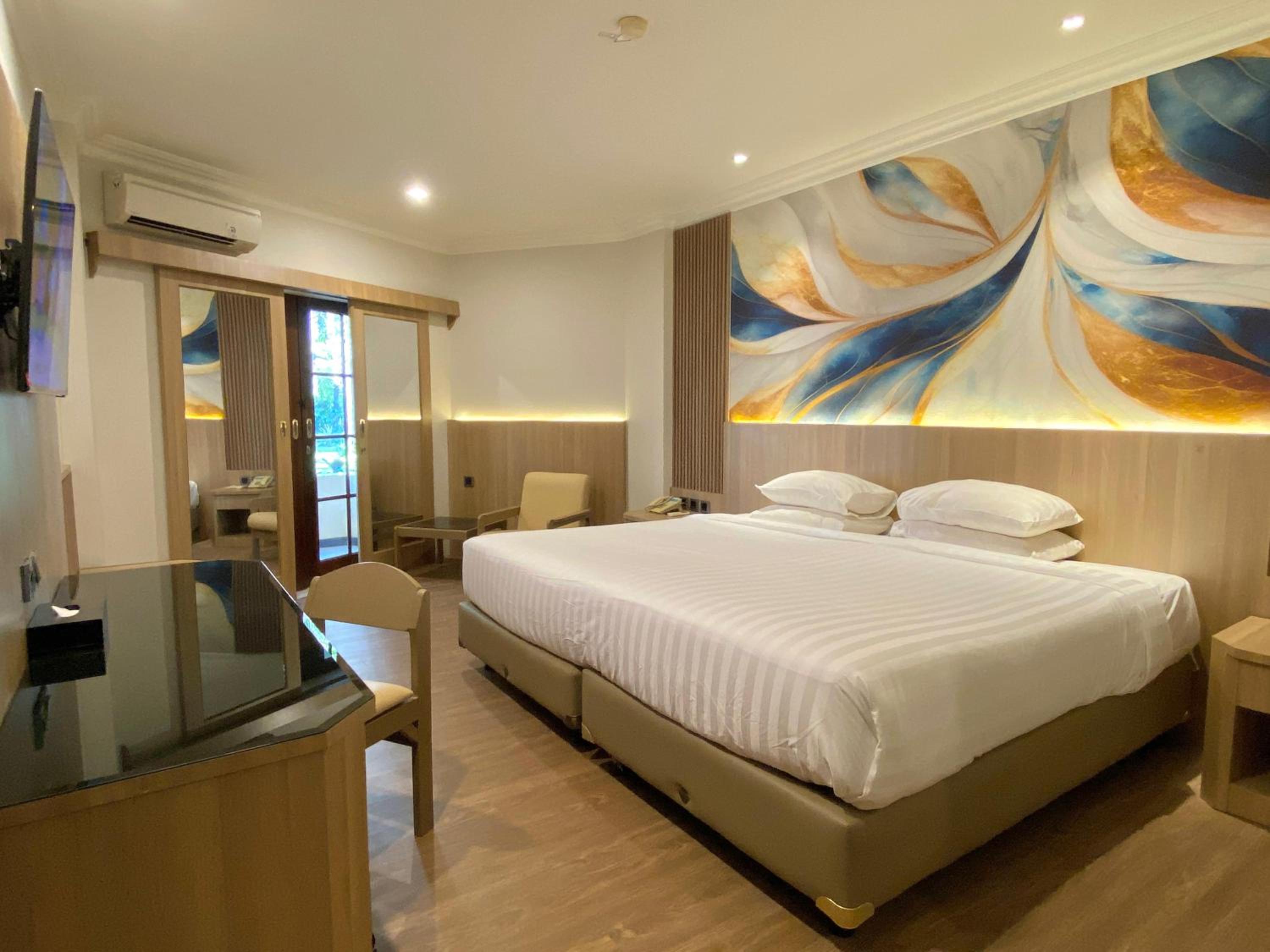Double or Twin Room with Balcony photo 3