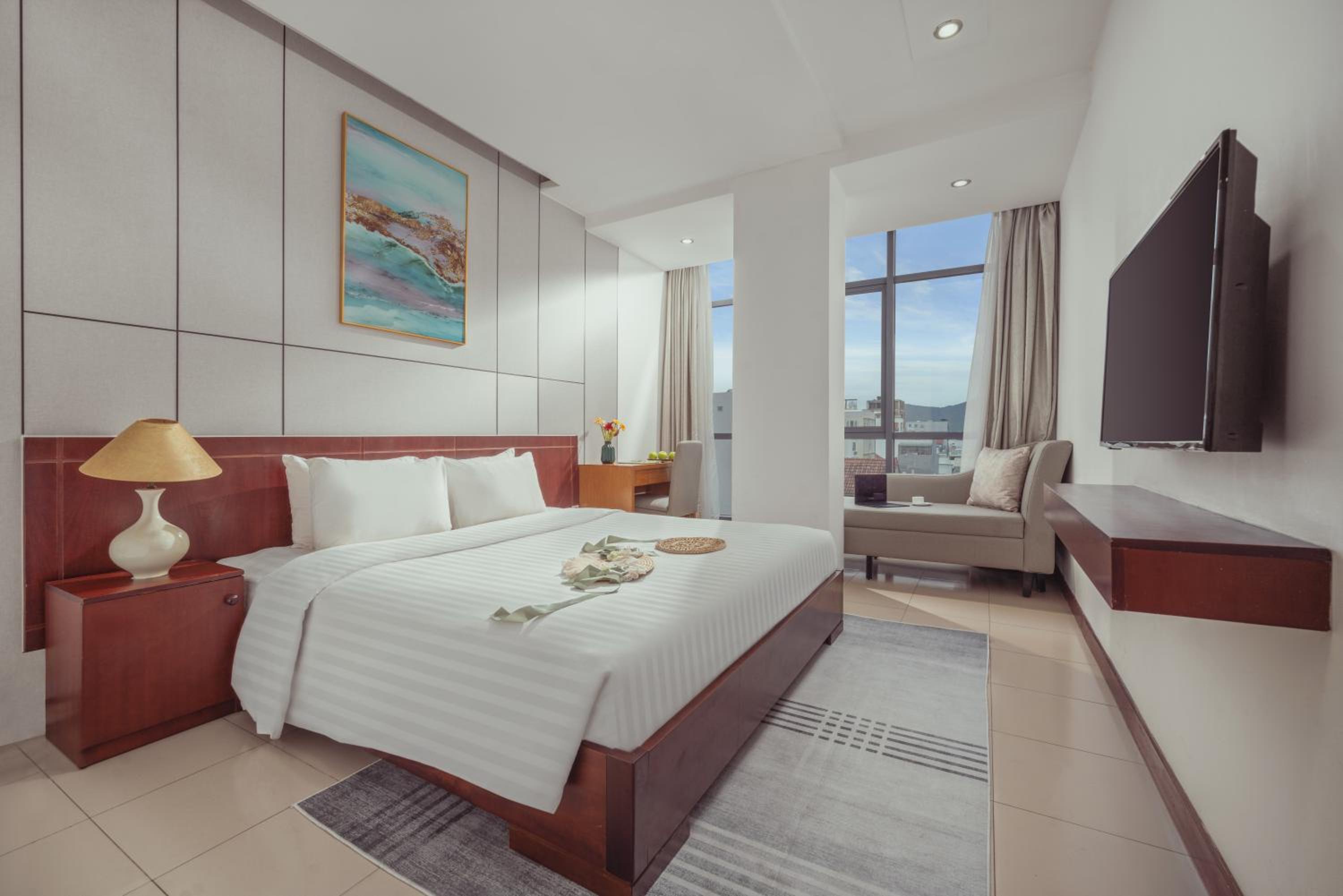 Deluxe Double or Twin Room with City View - Photo 4