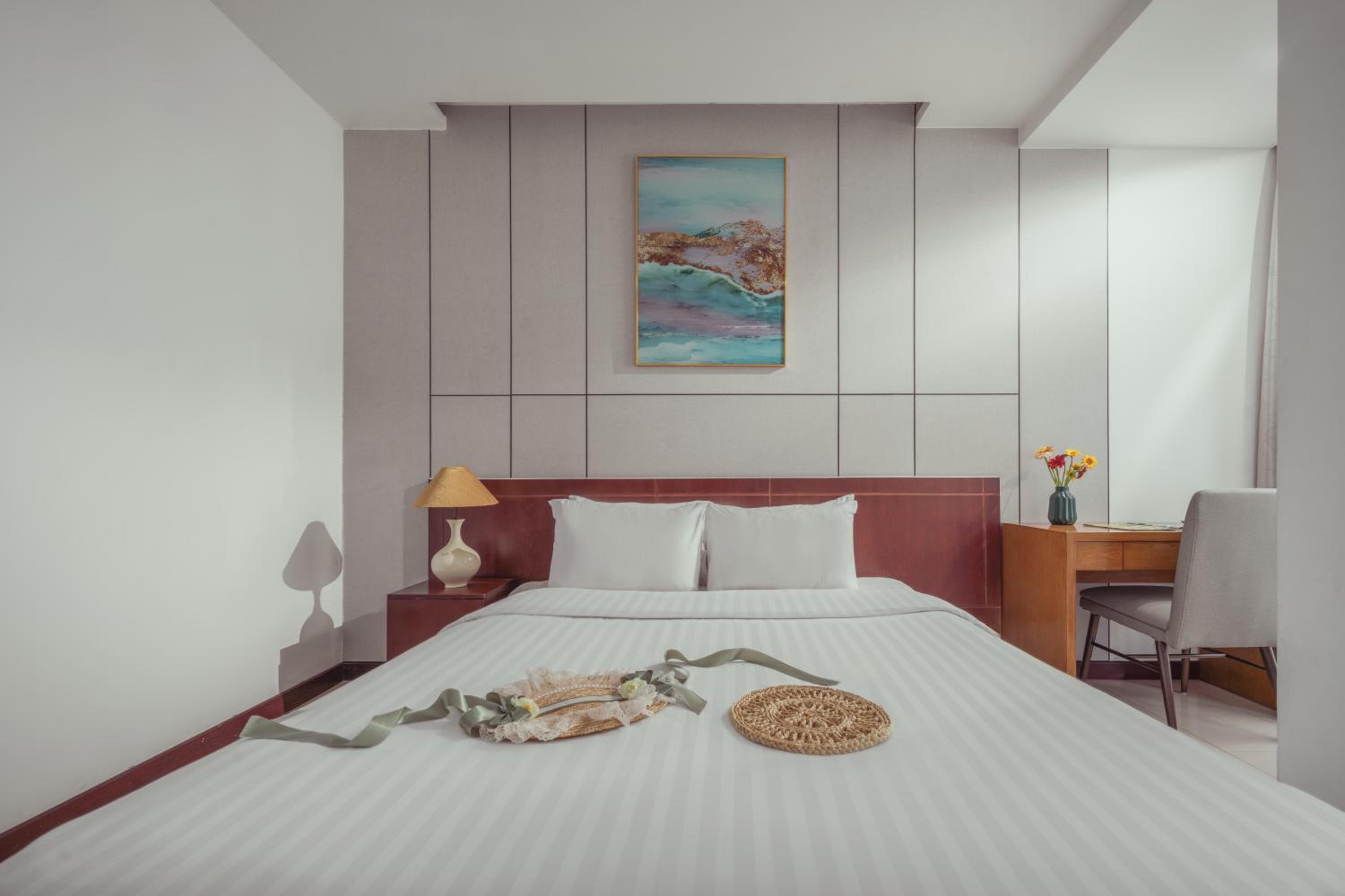 Deluxe Double or Twin Room with City View - Photo 2