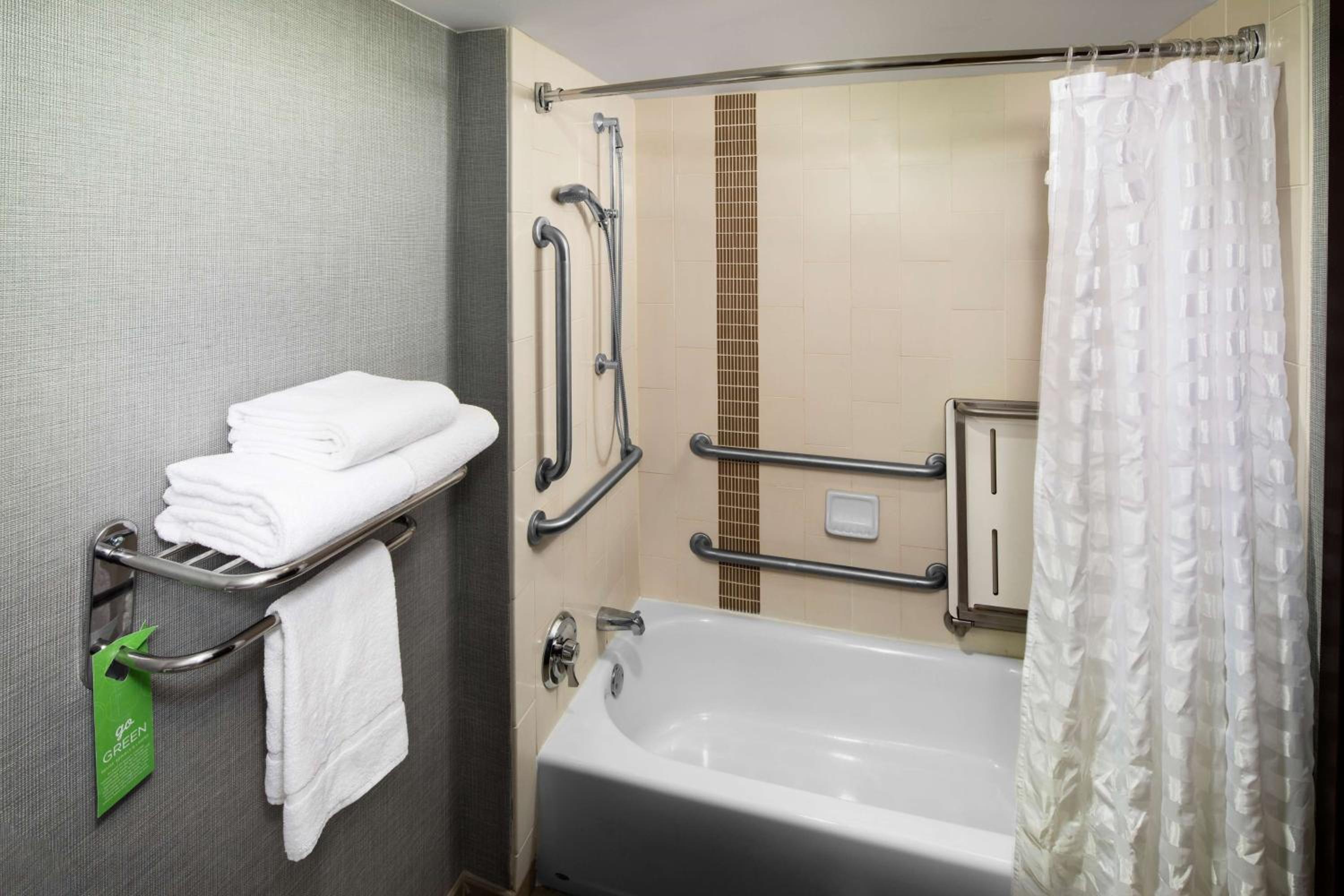King Room With Accessible Tub - Disability Access