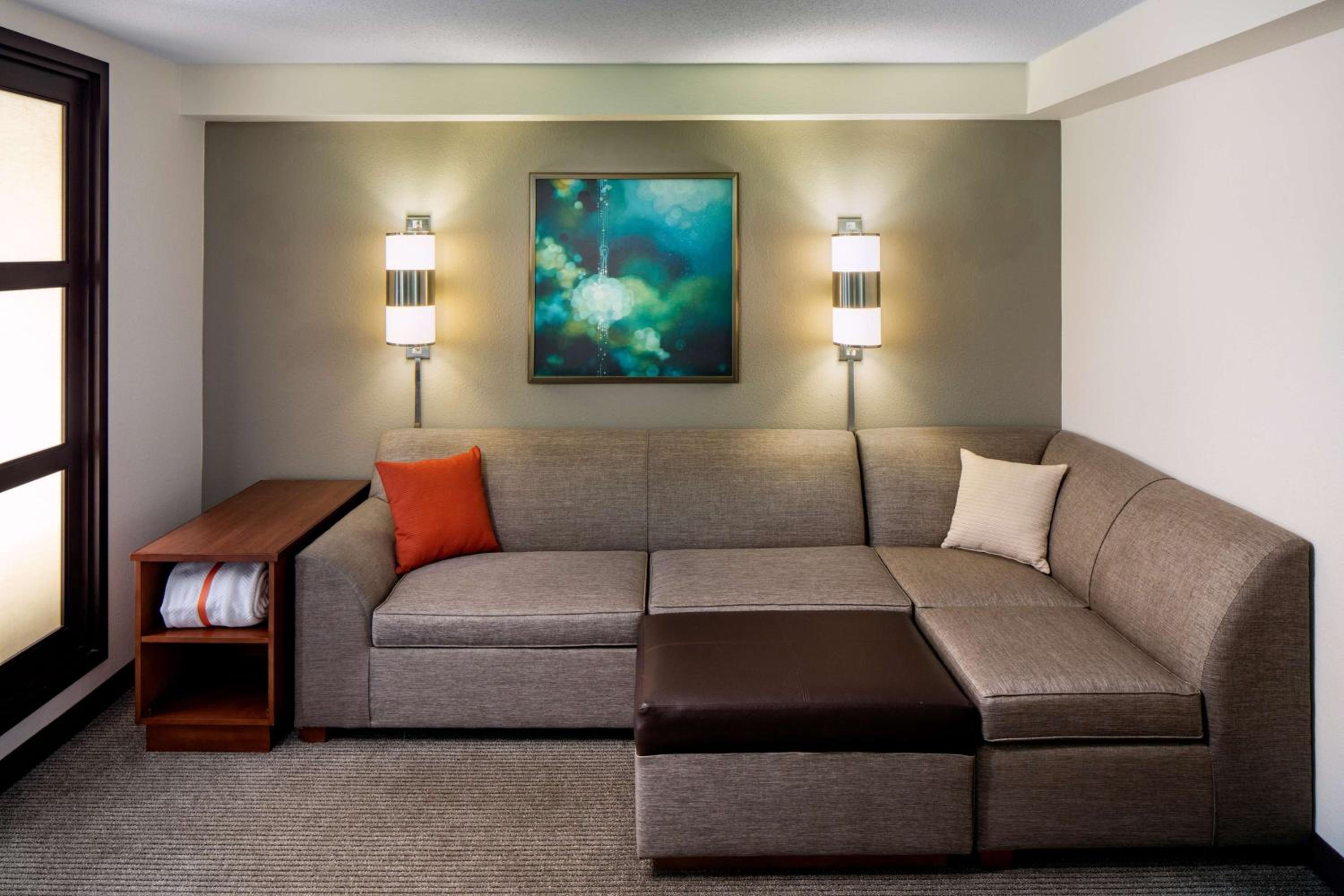 Queen Room with Two Queen Beds and Sofa Bed - Photo 6