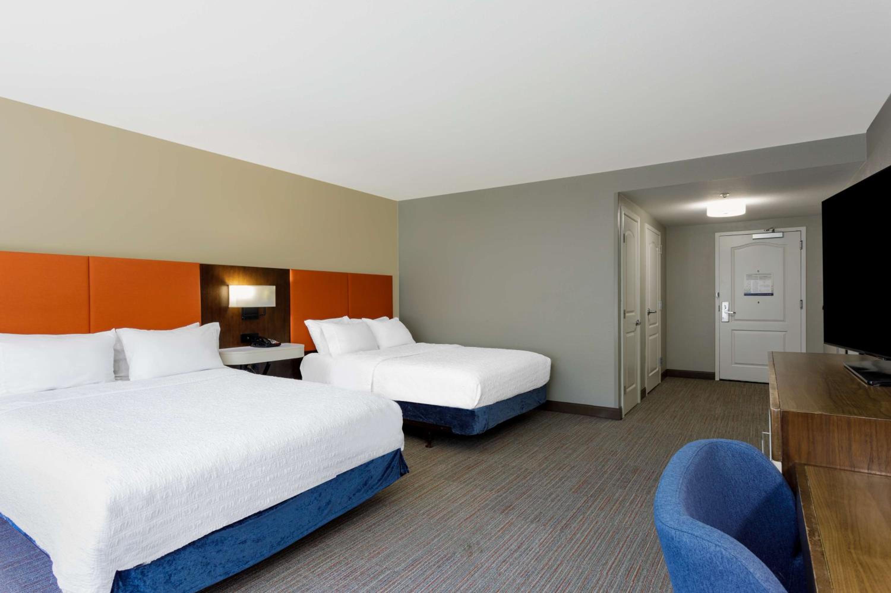 Queen Room with Two Queen Beds and Bath Tub - Mobility Access - Photo 3