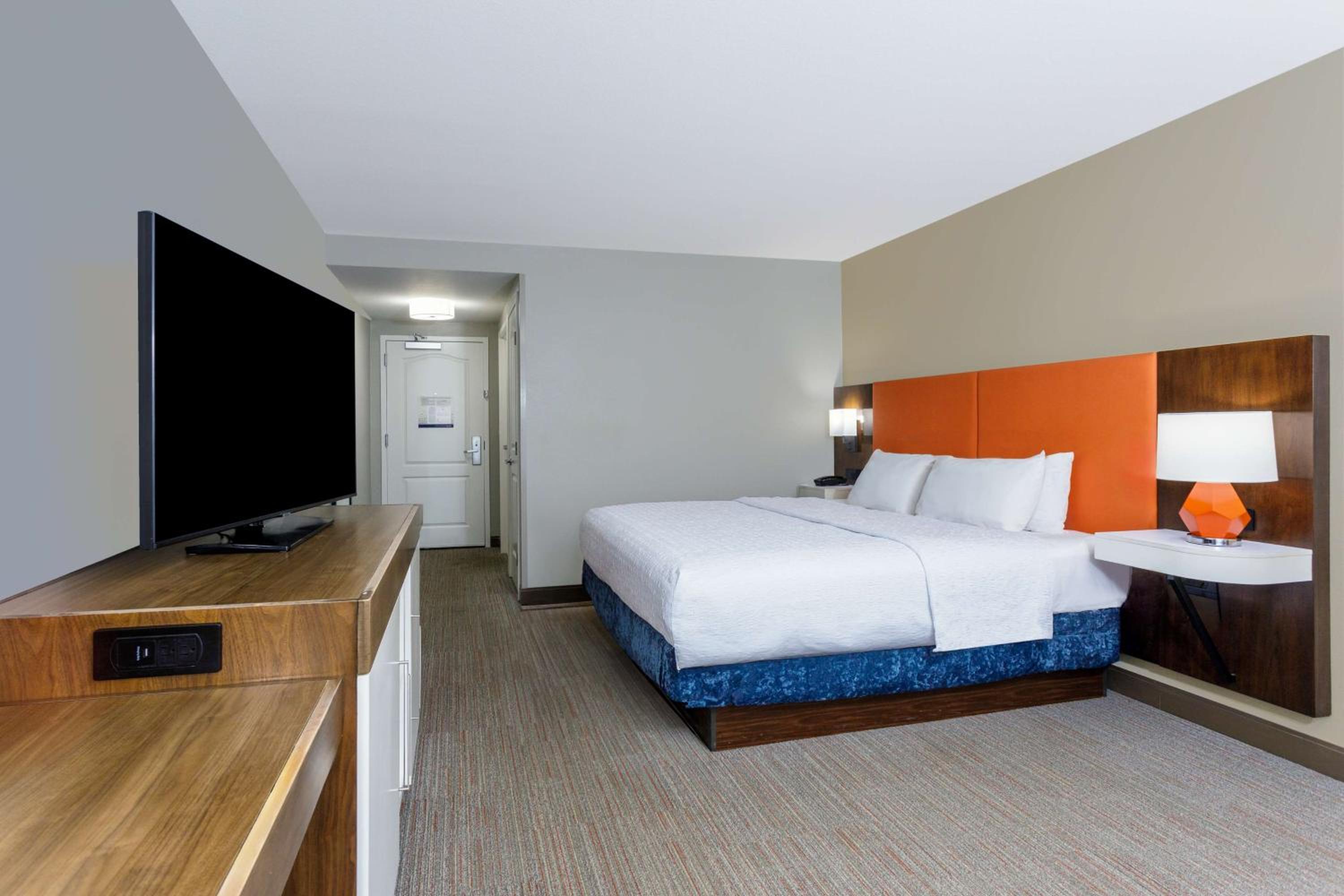 King Room - Non-Smoking - Photo 5