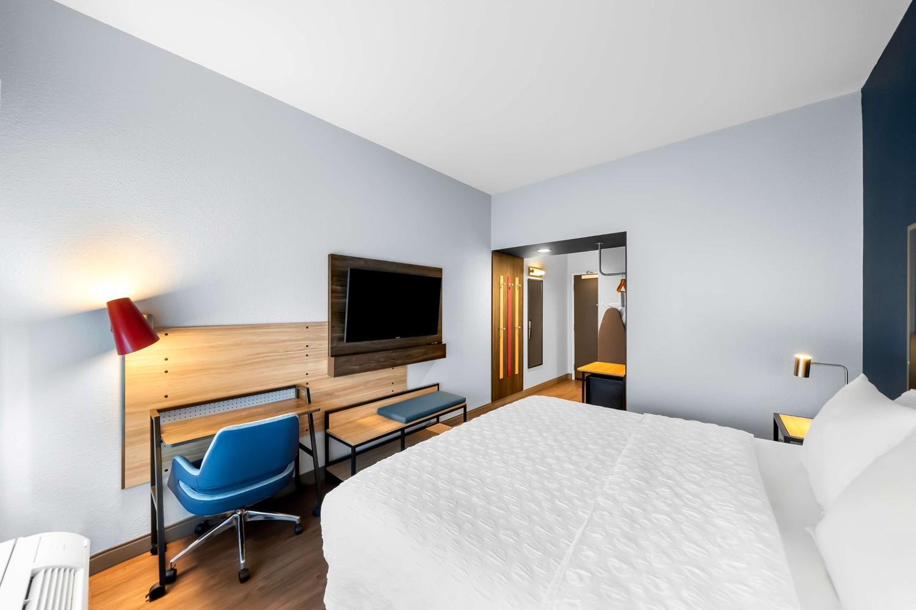 King Room - Hearing Access - Photo 1